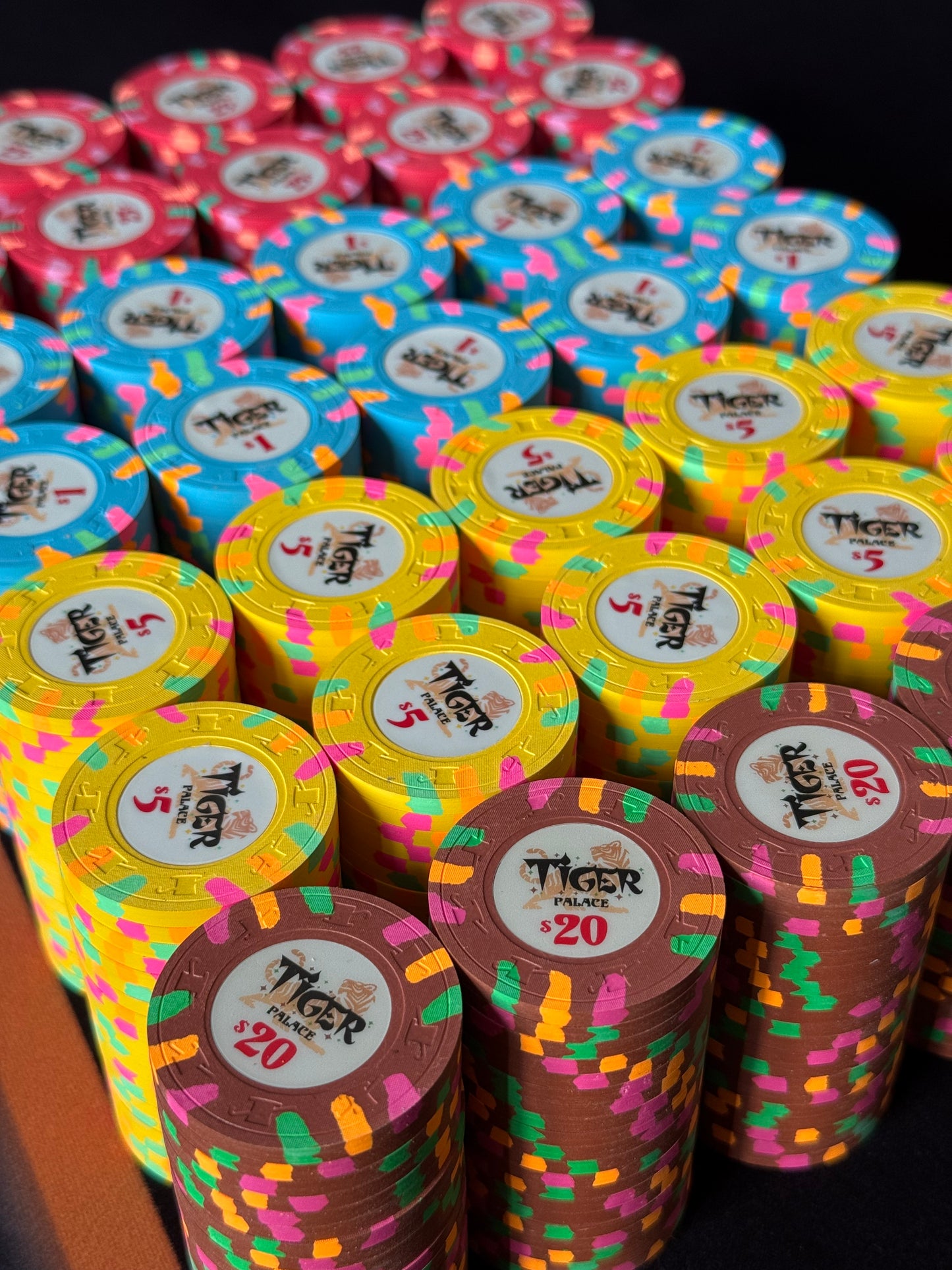 Tiger Palace (Paulson) Cash Set: Custom 'Bear Claws' - $0.25/$0.50 'Cali' Set - 700 chips