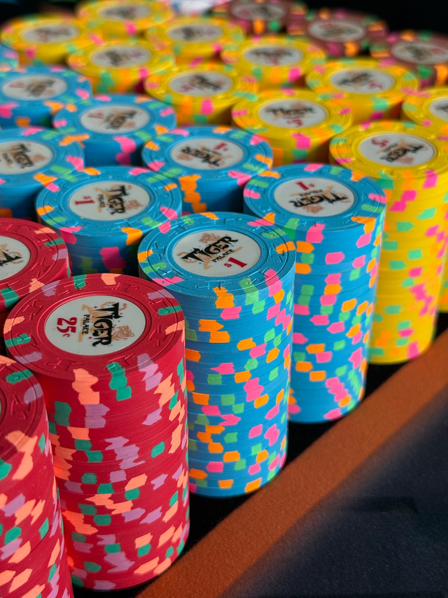 Tiger Palace (Paulson) Cash Set: Custom 'Bear Claws' - $0.25/$0.50 'Cali' Set - 700 chips