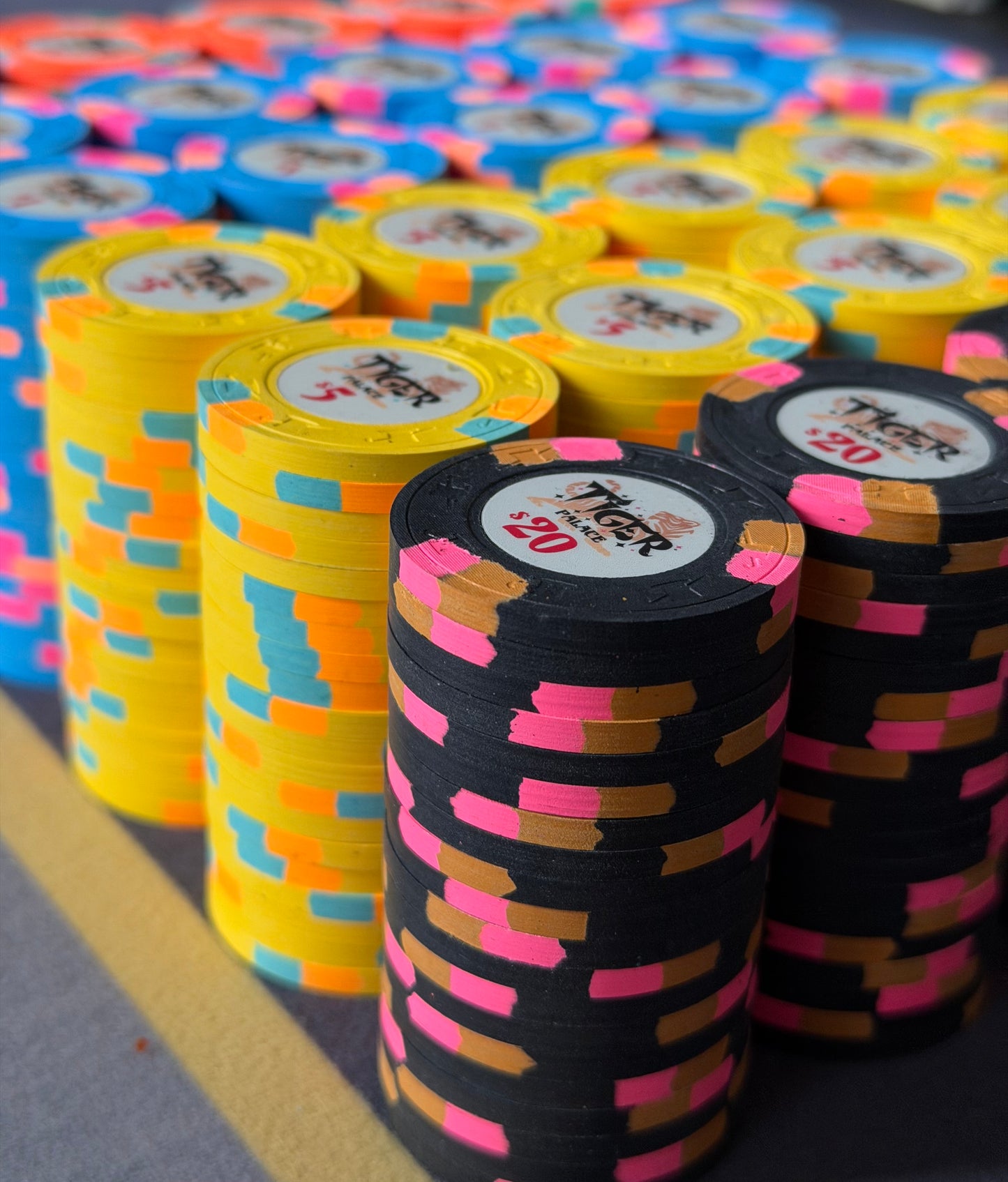 Tiger Palace (Paulson) relabeled $0.25/$0.50 Cash Set (cali colors, orange fracs) - 600 Chips