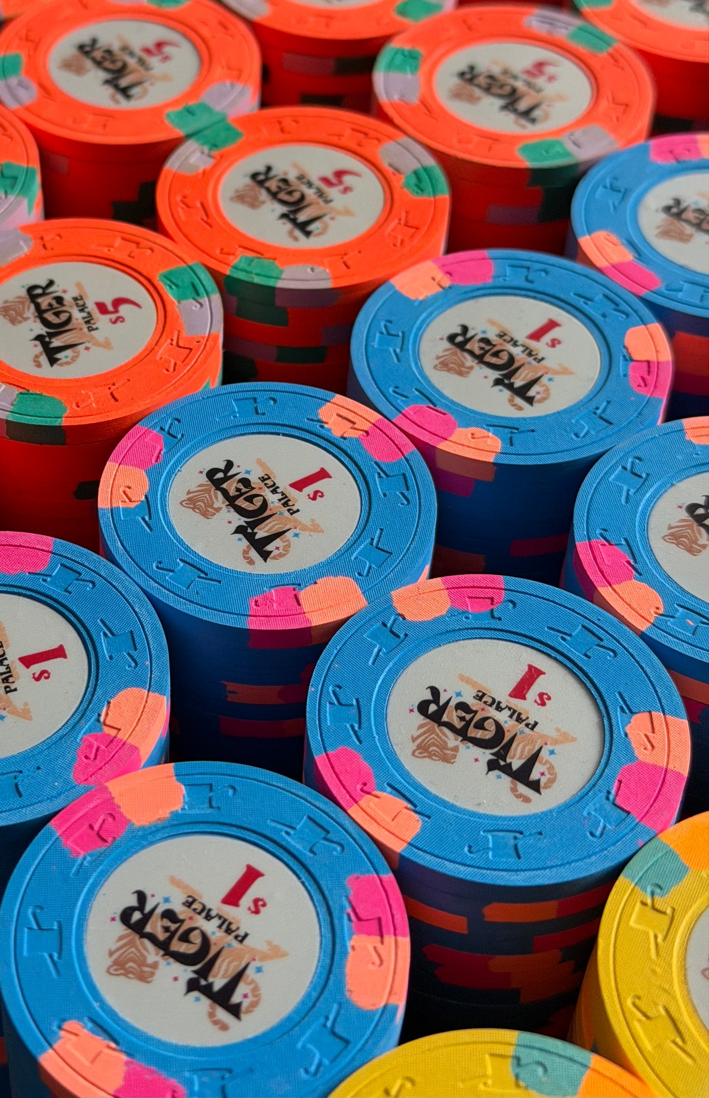 Tiger Palace (Paulson) relabeled $0.25/$0.50 Cash Set (Vegas colors, yellow fracs, blaz orange $5s) - 600 Chips