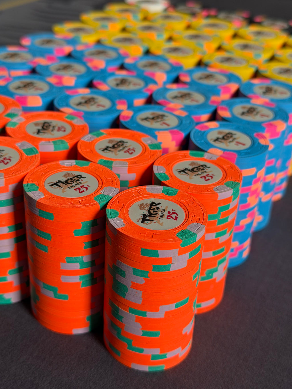 Tiger Palace (Paulson) relabeled $0.25/$0.50 Cash Set (cali colors, orange fracs) - 900 Chips