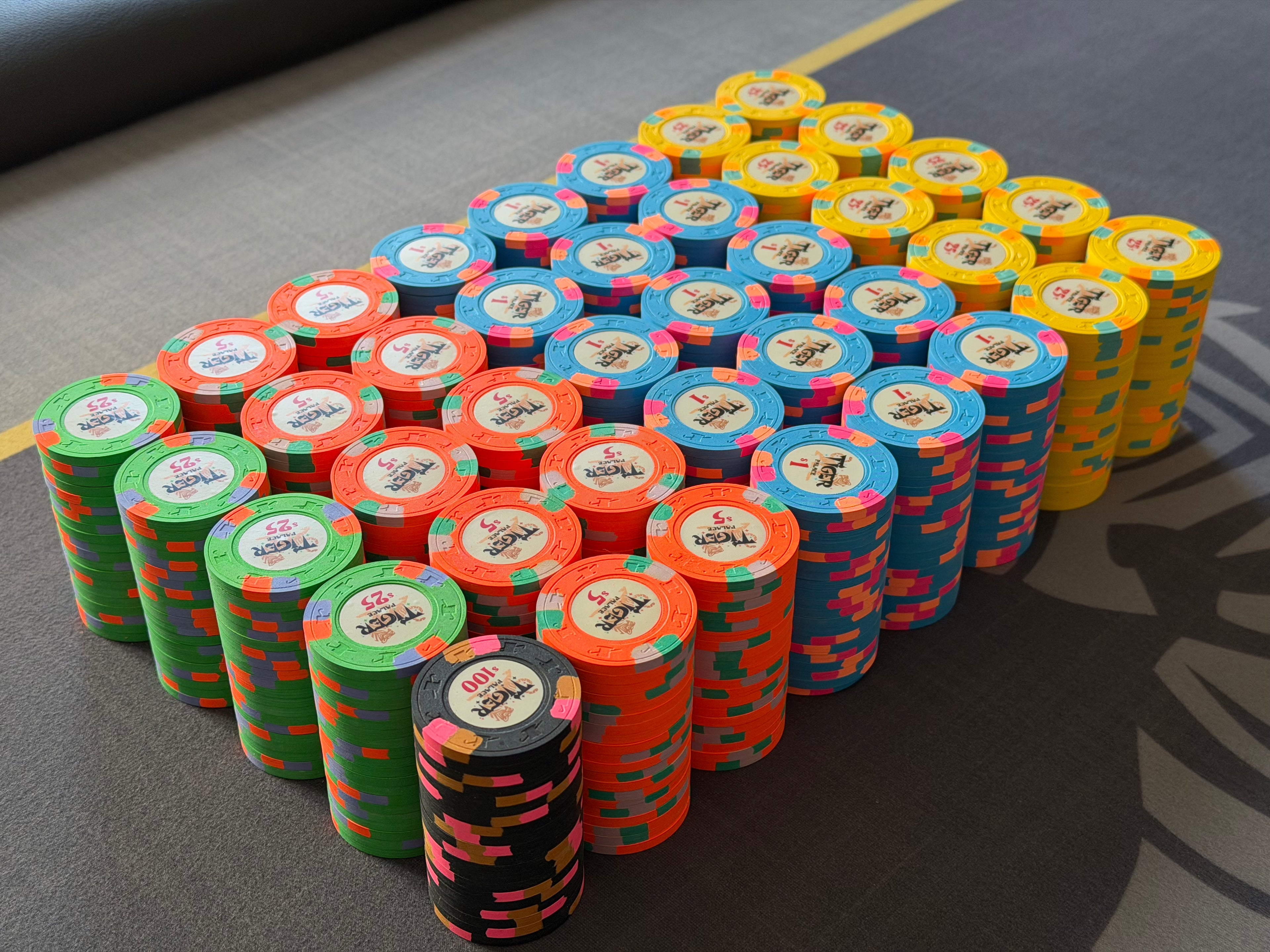Tiger Palace (Paulson) relabeled $0.25/$0.50 Cash Set (Vegas colors, yellow fracs, blaze orange $5s) - 800 Chips