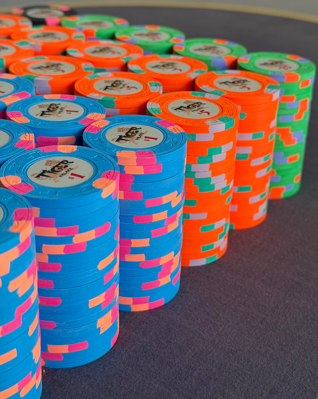 Tiger Palace (Paulson) relabeled $0.25/$0.50 Cash Set (Vegas colors, yellow fracs, blaze orange $5s) - 800 Chips