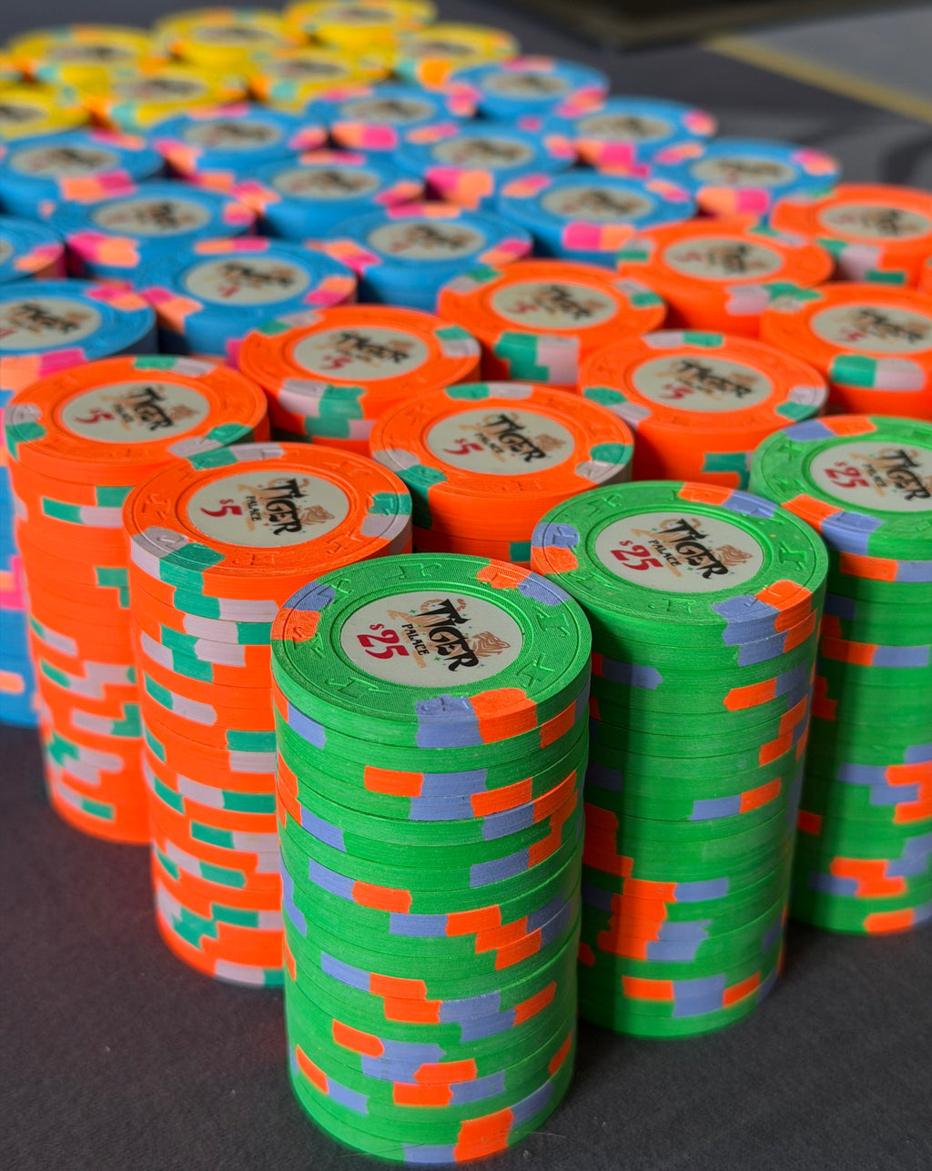 Tiger Palace (Paulson) relabeled $0.25/$0.50 Cash Set (Vegas colors, yellow fracs, blaze orange $5s) - 800 Chips