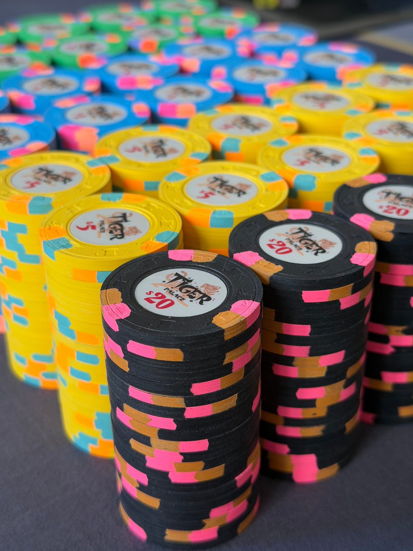 Tiger Palace (Paulson) relabeled $0.25/$0.50 Cash Set (cali colors, green fracs)- 700 Chips