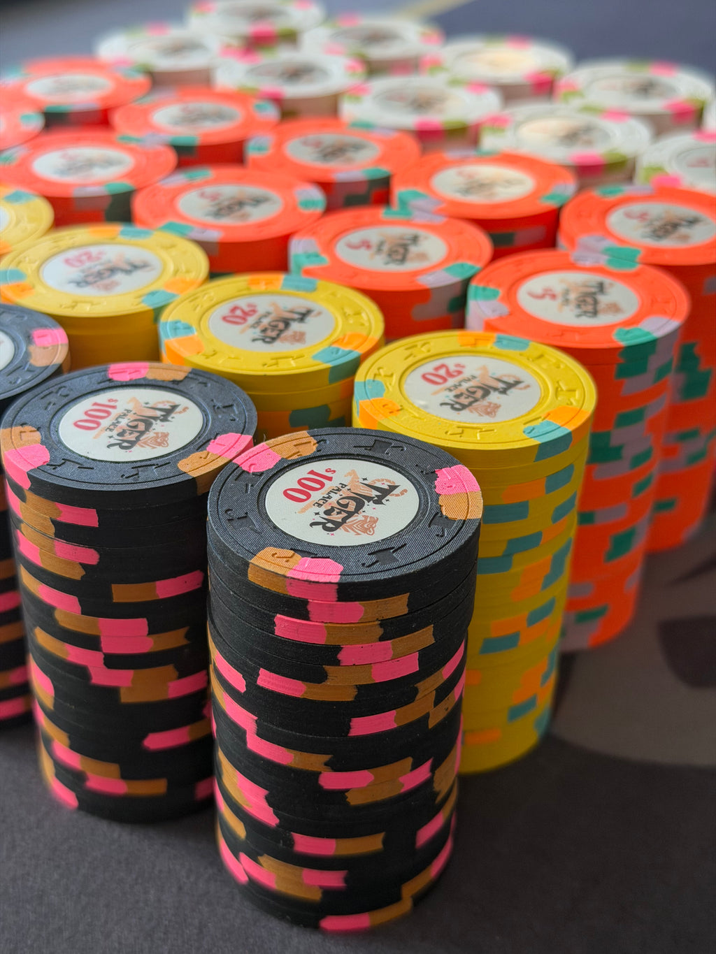 Tiger Palace (Paulson) relabeled $1/$2 Cash Set (Vegas colors, blaze orange $5s, yellow $20s) - 600 Chips