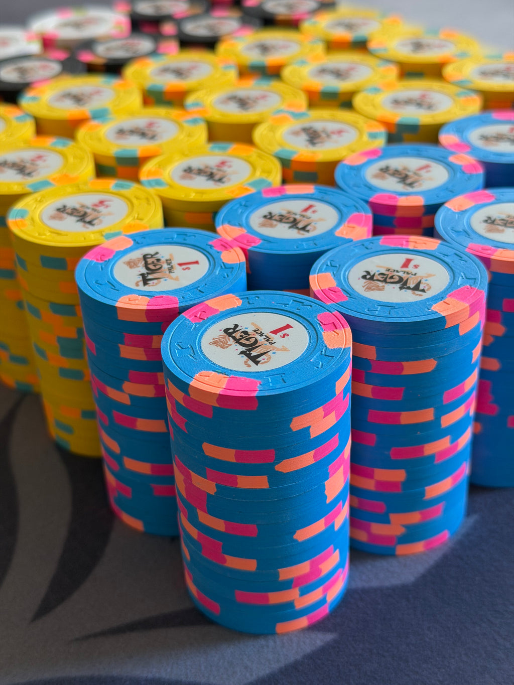 Tiger Palace (Paulson) relabeled $1/$2 Cash Set (cali colors, black $20s) - 700 Chips