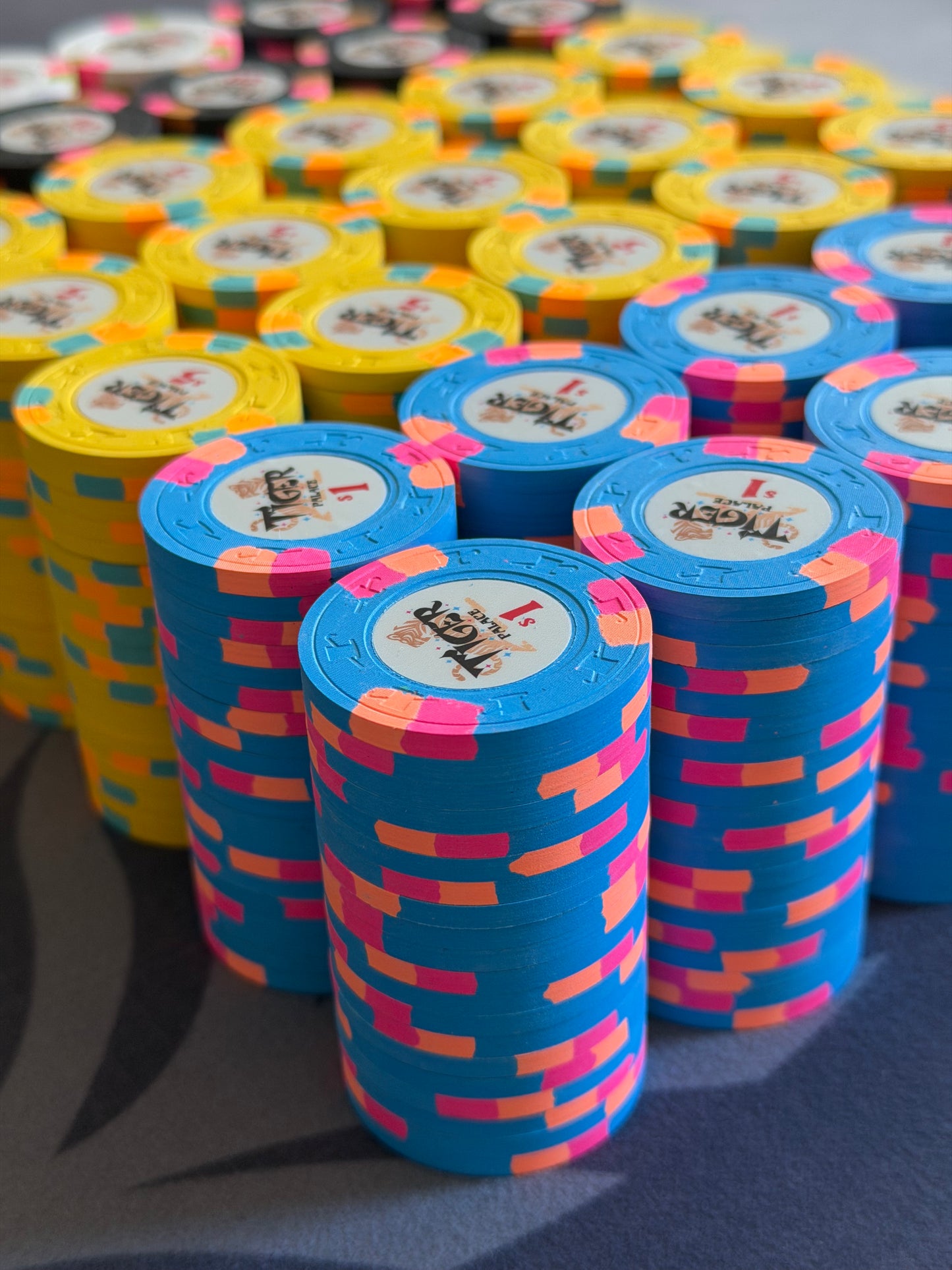 Tiger Palace (Paulson) relabeled $1/$2 Cash Set (cali colors, black $20s) - 700 Chips