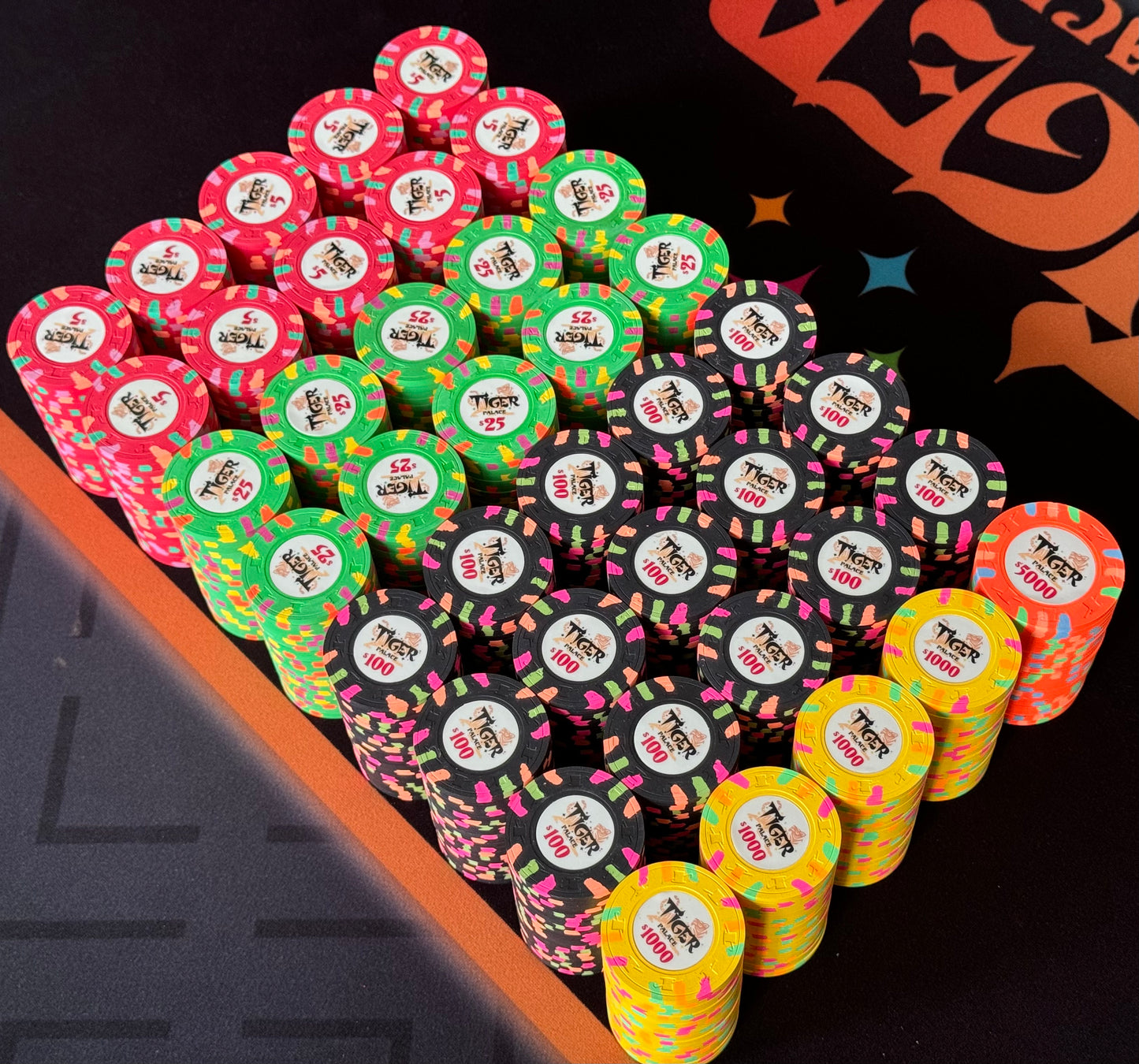 Tiger Palace (Paulson) Cash Set: Custom 'Bear Claws' - $5/$10 'Vegas' Set - 800 chips