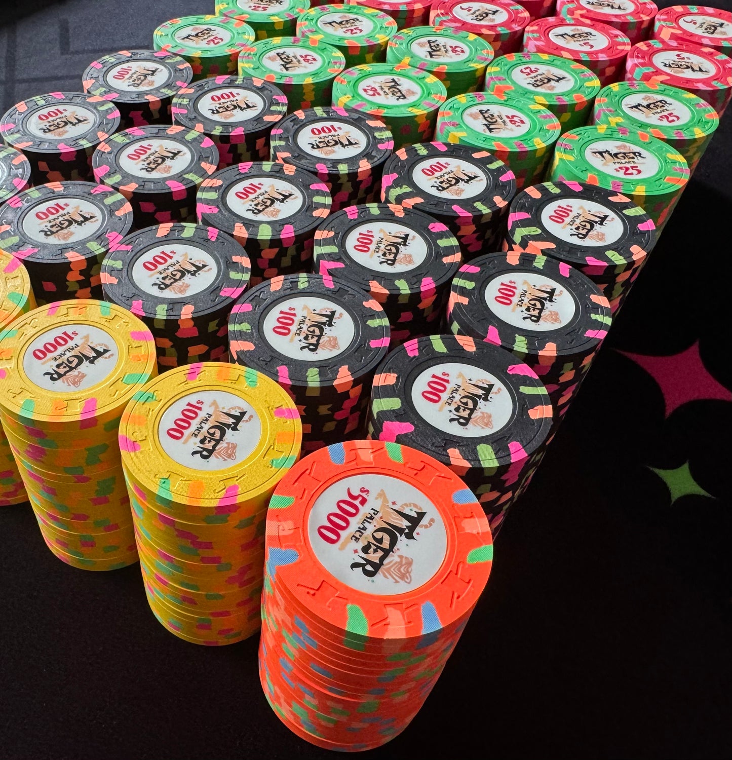 Tiger Palace (Paulson) Cash Set: Custom 'Bear Claws' - $5/$10 'Vegas' Set - 800 chips