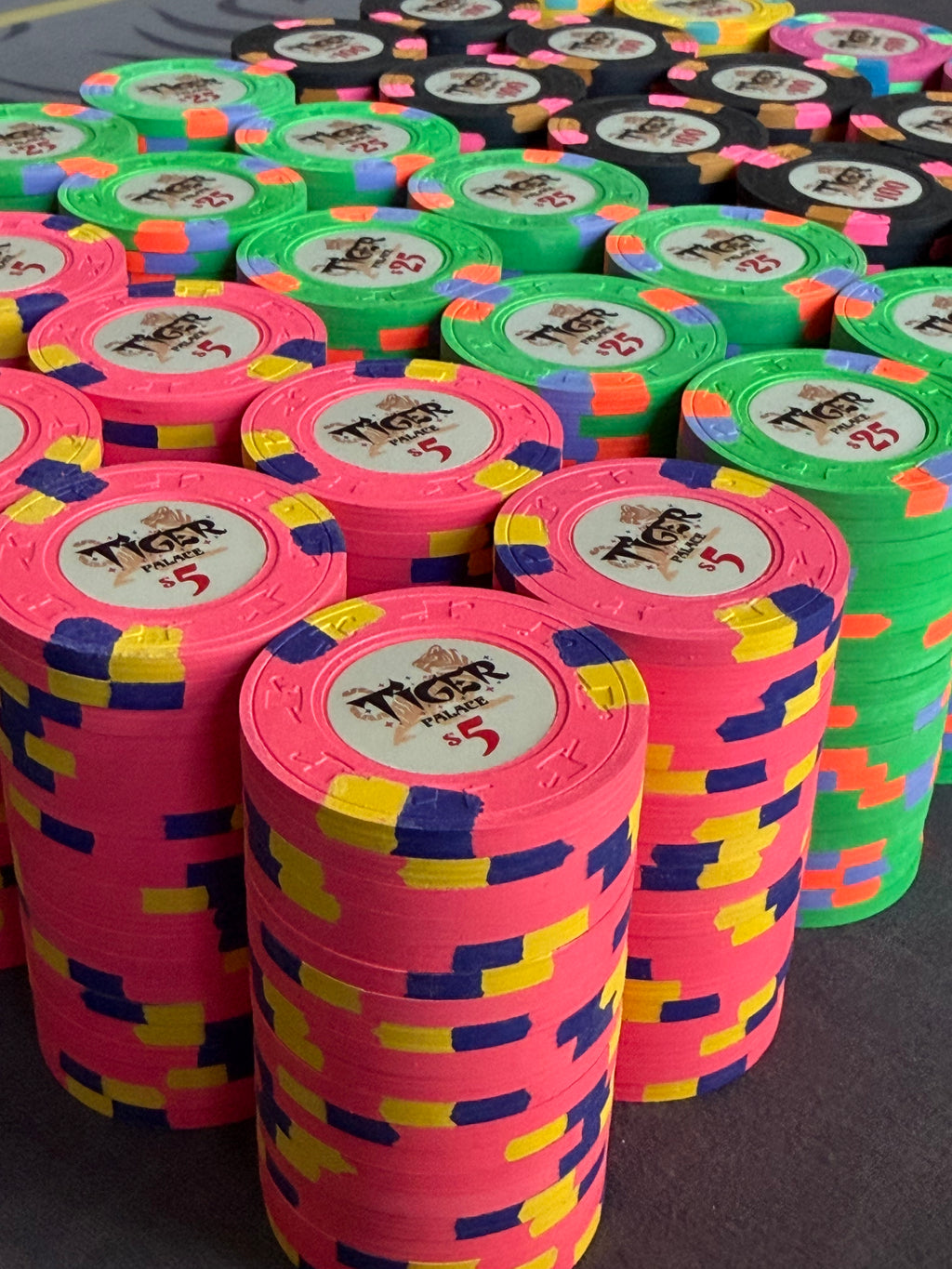 Tiger Palace (Paulson) relabeled $5/$10 Cash Set (Vegas colors)- 700 Chips