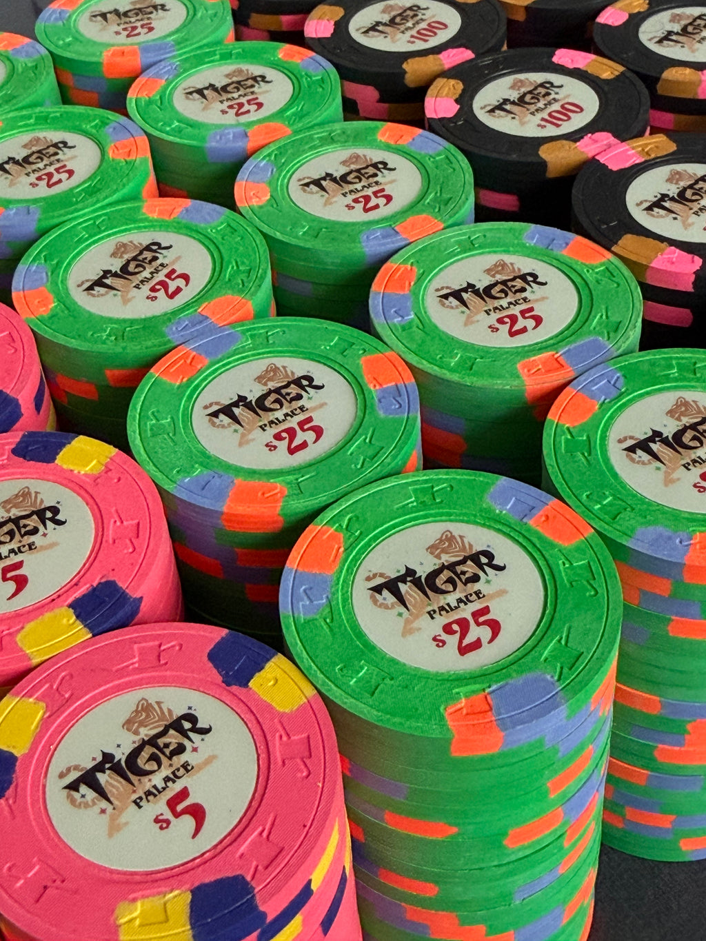 Tiger Palace (Paulson) relabeled $5/$10 Cash Set (Vegas colors)- 700 Chips