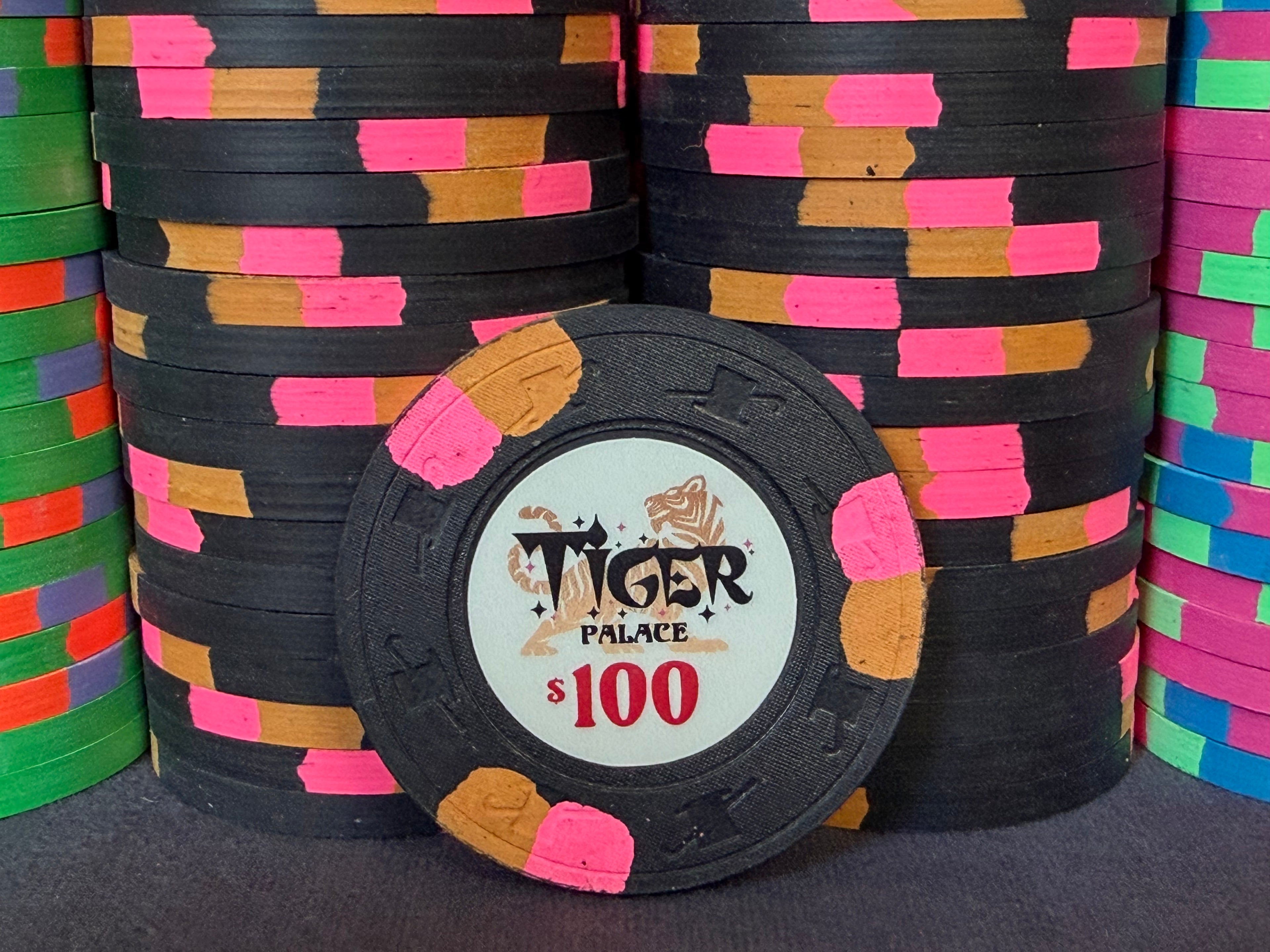 Tiger Palace (Paulson) relabeled $5/$10 Cash Set (Vegas colors)- 700 Chips