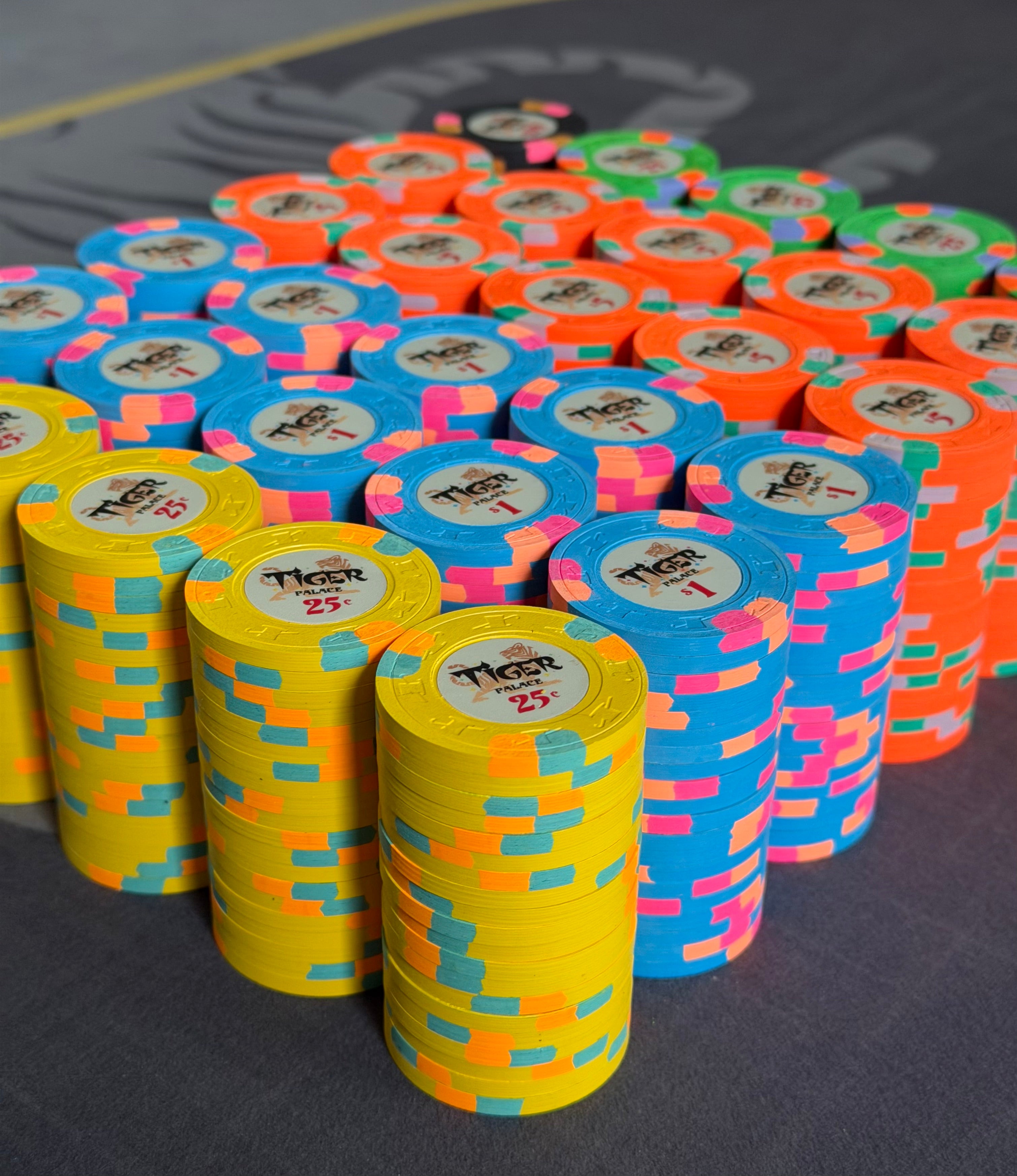 Tiger Palace (Paulson) relabeled $0.25/$0.50 Cash Set (Vegas colors, yellow fracs, blaze orange $5s) - 600 Chips