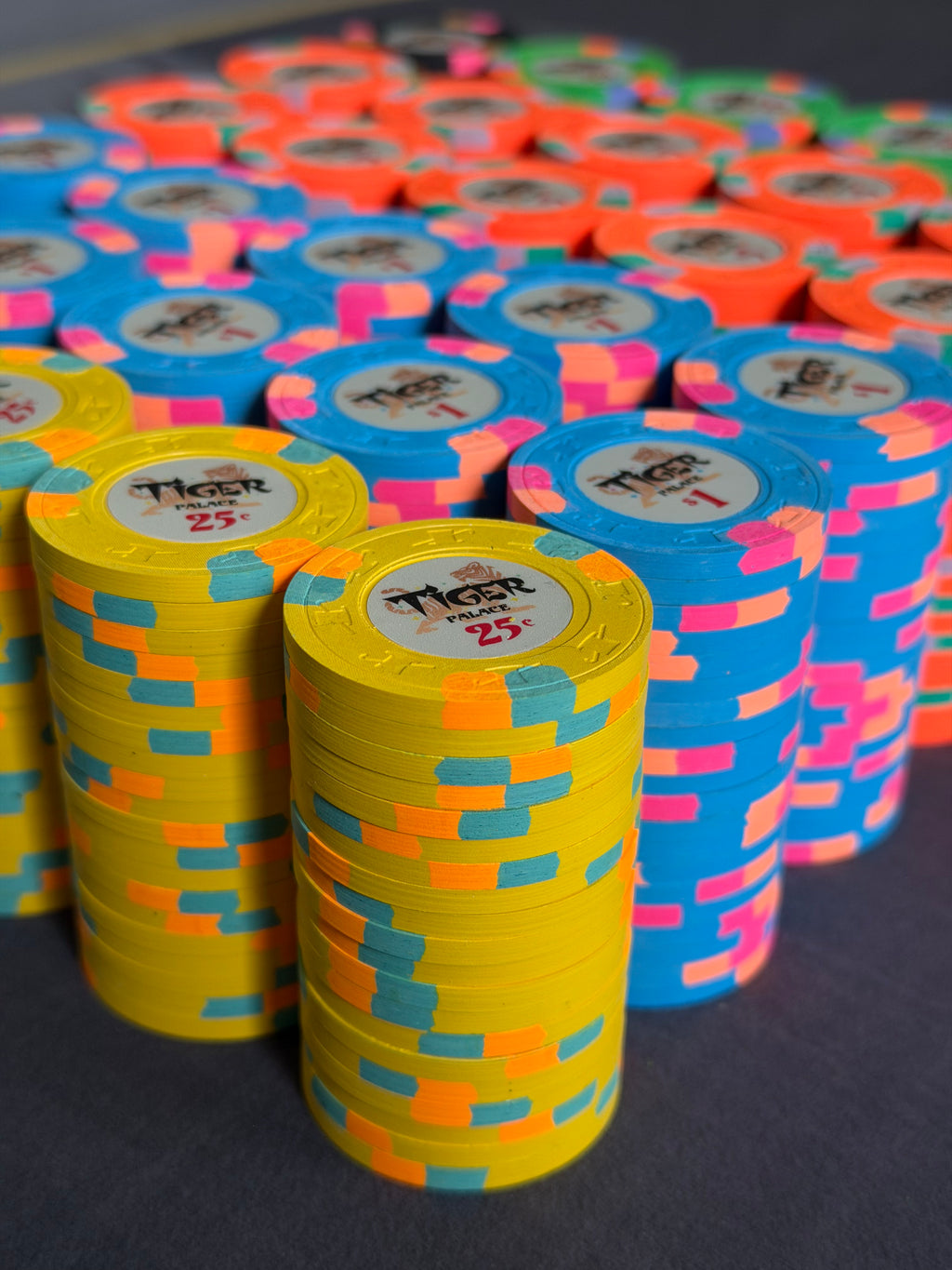 Tiger Palace (Paulson) relabeled $0.25/$0.50 Cash Set (Vegas colors, yellow fracs, blaze orange $5s) - 600 Chips