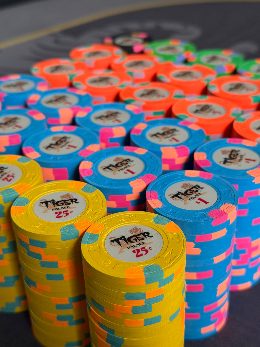 Tiger Palace (Paulson) relabeled $0.25/$0.50 Cash Set (Vegas colors, yellow fracs, blaze orange $5s) - 600 Chips
