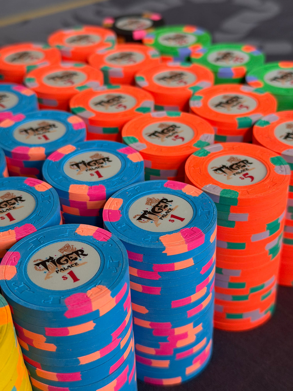Tiger Palace (Paulson) relabeled $0.25/$0.50 Cash Set (Vegas colors, yellow fracs, blaze orange $5s) - 600 Chips