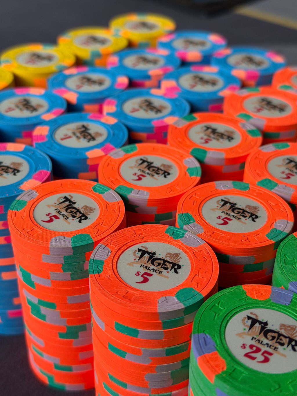 Tiger Palace (Paulson) relabeled $0.25/$0.50 Cash Set (Vegas colors, yellow fracs, blaze orange $5s) - 600 Chips