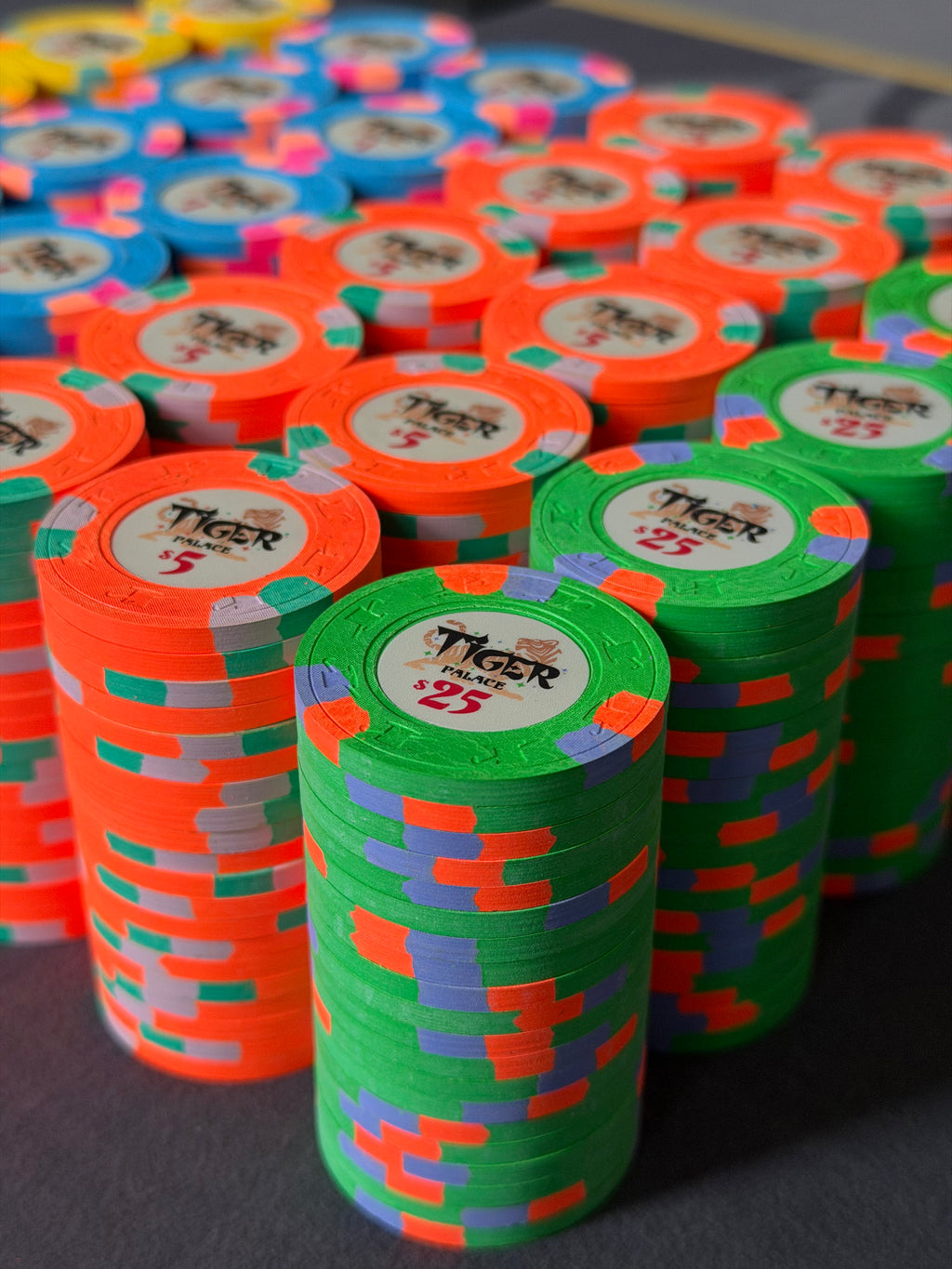 Tiger Palace (Paulson) relabeled $0.25/$0.50 Cash Set (Vegas colors, yellow fracs, blaze orange $5s) - 600 Chips