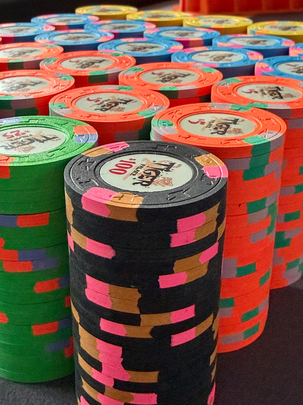 Tiger Palace (Paulson) relabeled $0.25/$0.50 Cash Set (Vegas colors, yellow fracs, blaze orange $5s) - 600 Chips