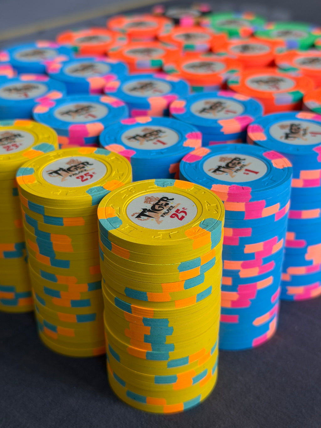 Tiger Palace (Paulson) relabeled $0.25/$0.50 Cash Set (Vegas colors, yellow fracs, blaze orange $5s) - 600 Chips