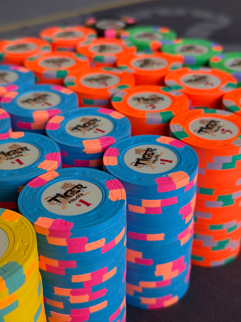 Tiger Palace (Paulson) relabeled $0.25/$0.50 Cash Set (Vegas colors, yellow fracs, blaze orange $5s) - 600 Chips