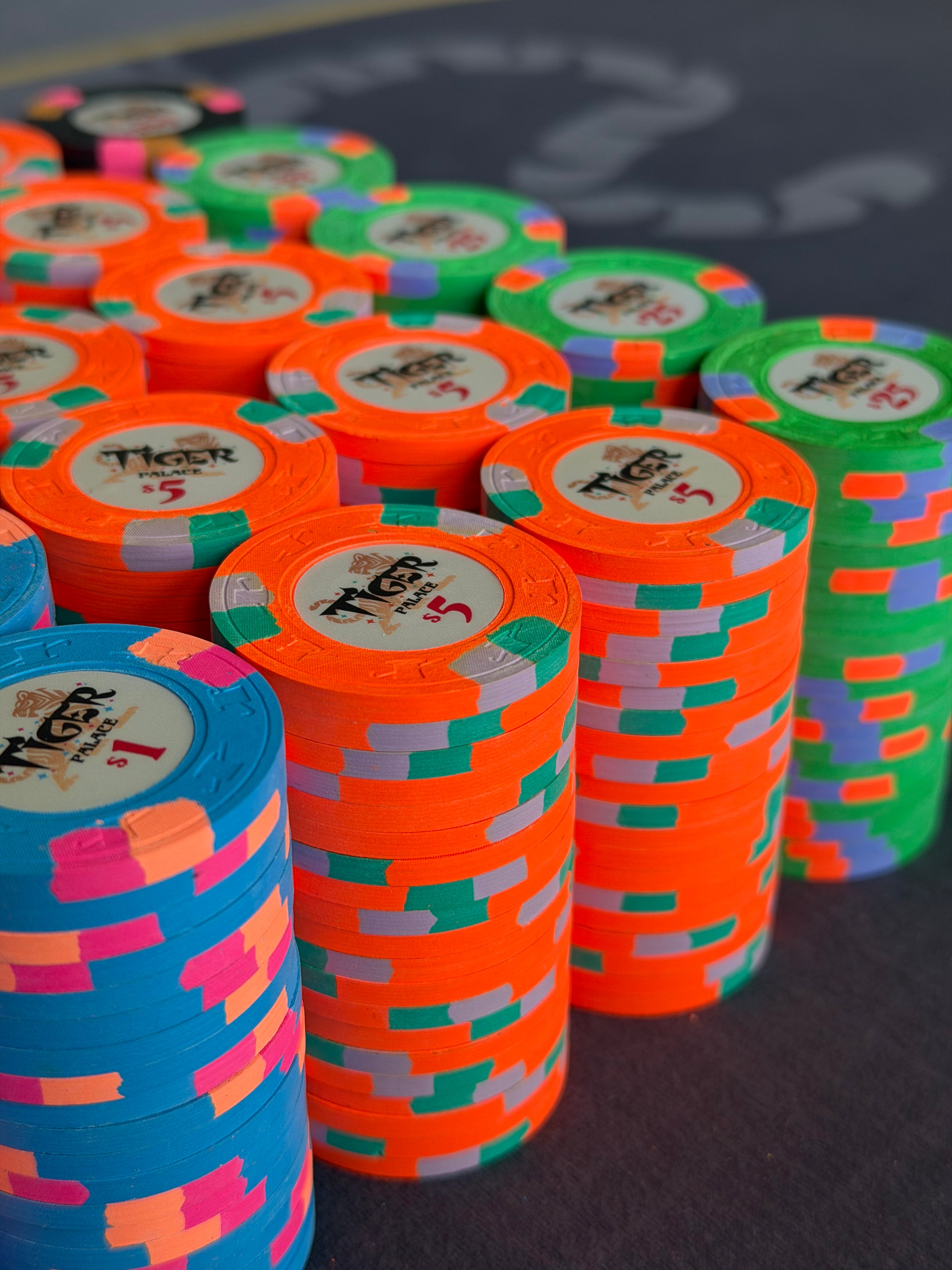 Tiger Palace (Paulson) relabeled $0.25/$0.50 Cash Set (Vegas colors, yellow fracs, blaze orange $5s) - 600 Chips