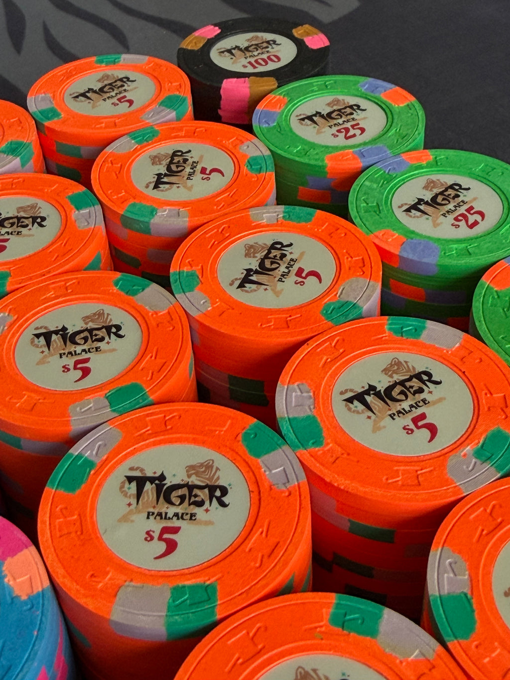 Tiger Palace (Paulson) relabeled $0.25/$0.50 Cash Set (Vegas colors, yellow fracs, blaze orange $5s) - 600 Chips