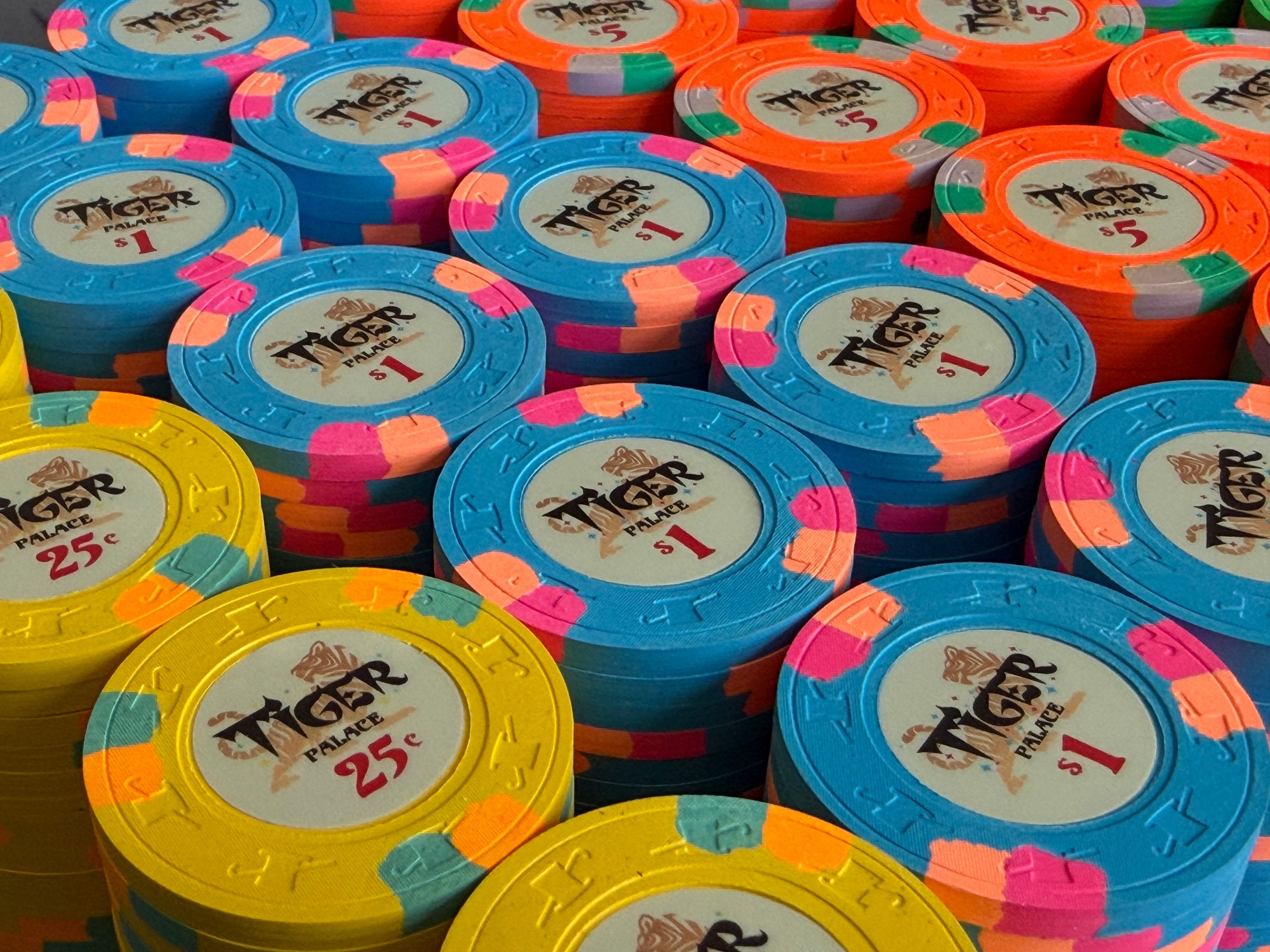 Tiger Palace (Paulson) relabeled $0.25/$0.50 Cash Set (Vegas colors, yellow fracs, blaze orange $5s) - 600 Chips