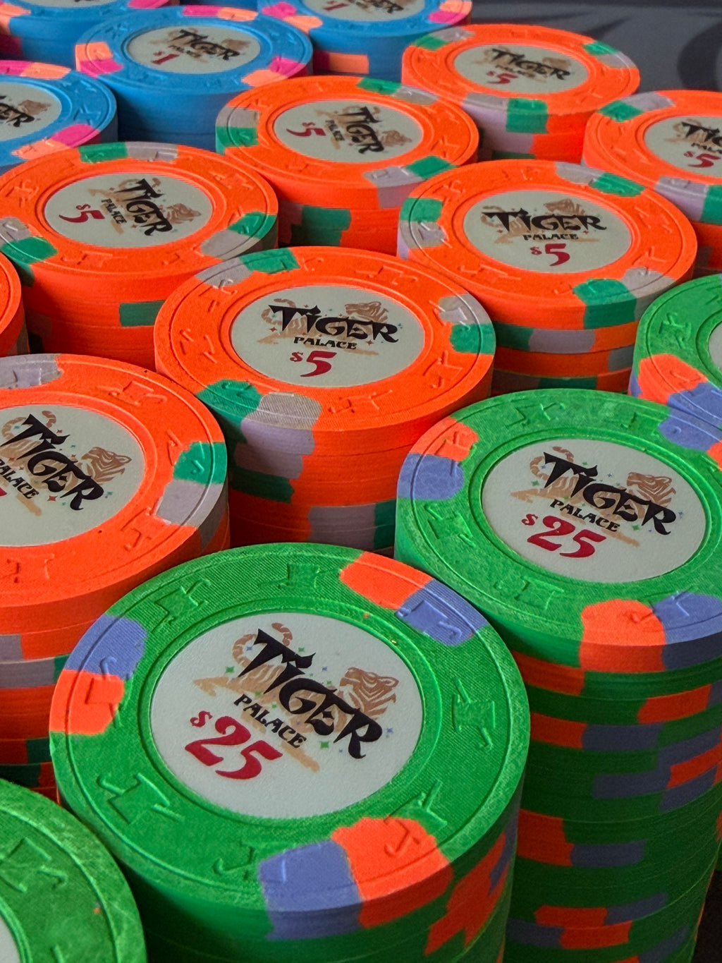 Tiger Palace (Paulson) relabeled $0.25/$0.50 Cash Set (Vegas colors, yellow fracs, blaze orange $5s) - 600 Chips