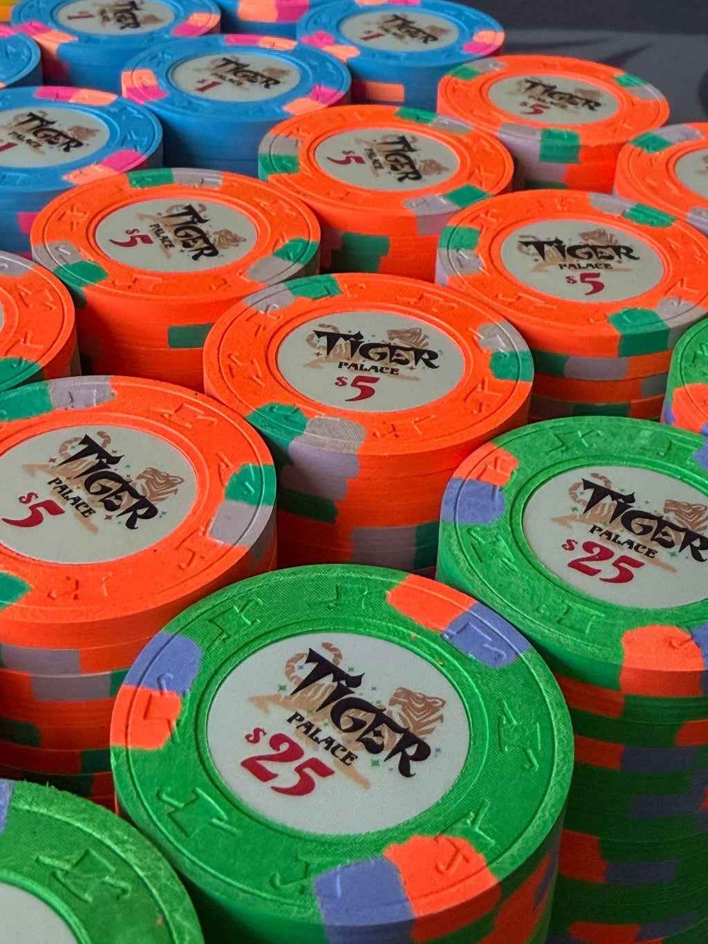 Tiger Palace (Paulson) relabeled $0.25/$0.50 Cash Set (Vegas colors, yellow fracs, blaze orange $5s) - 600 Chips