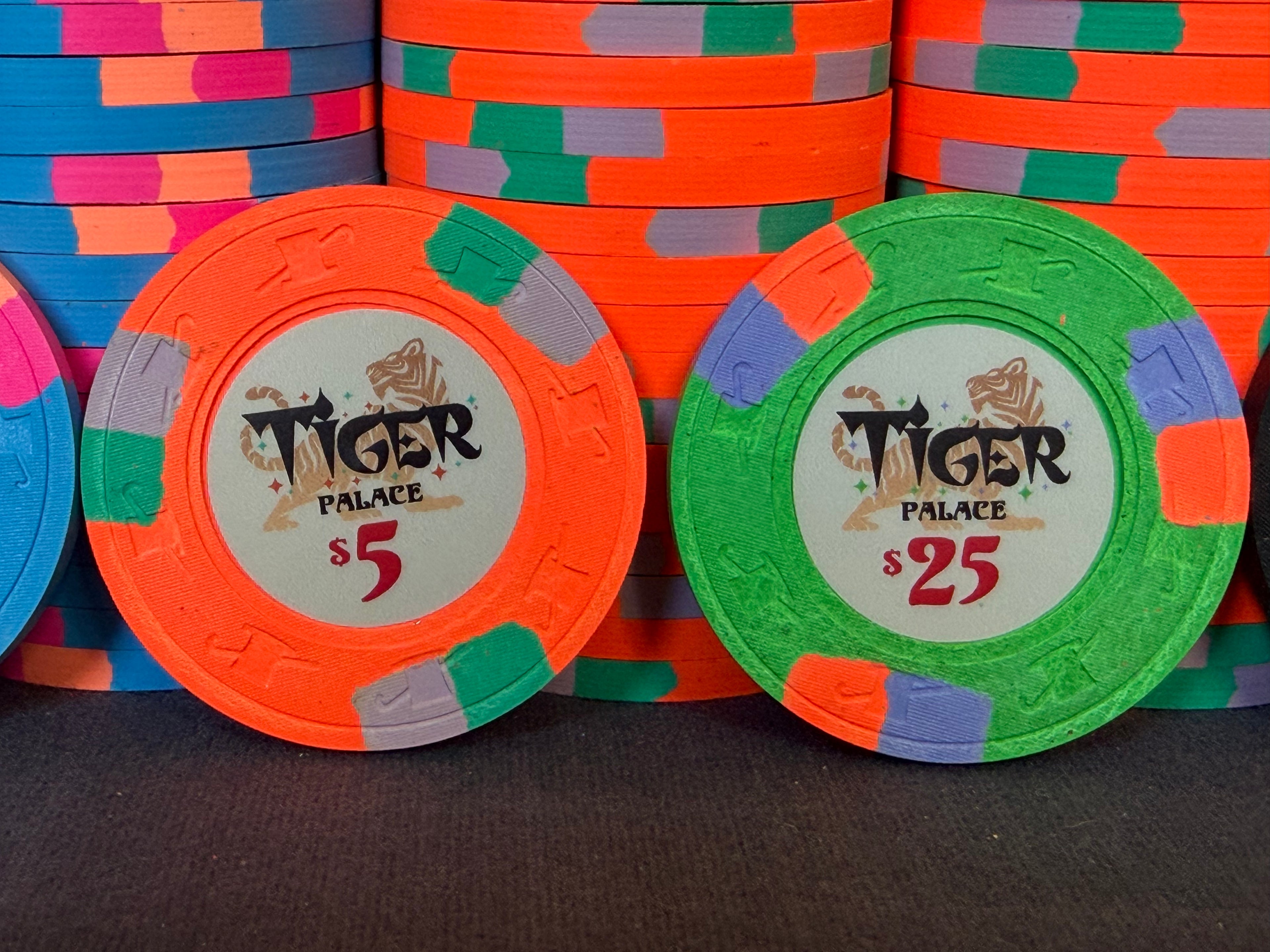 Tiger Palace (Paulson) relabeled $0.25/$0.50 Cash Set (Vegas colors, yellow fracs, blaze orange $5s) - 600 Chips