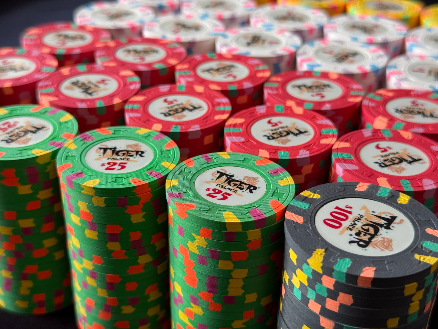 Tiger Palace (Paulson) Cash Set: Custom 'Bear Claws' - $0.25/$0.50 'Vegas' Set - 600 chips