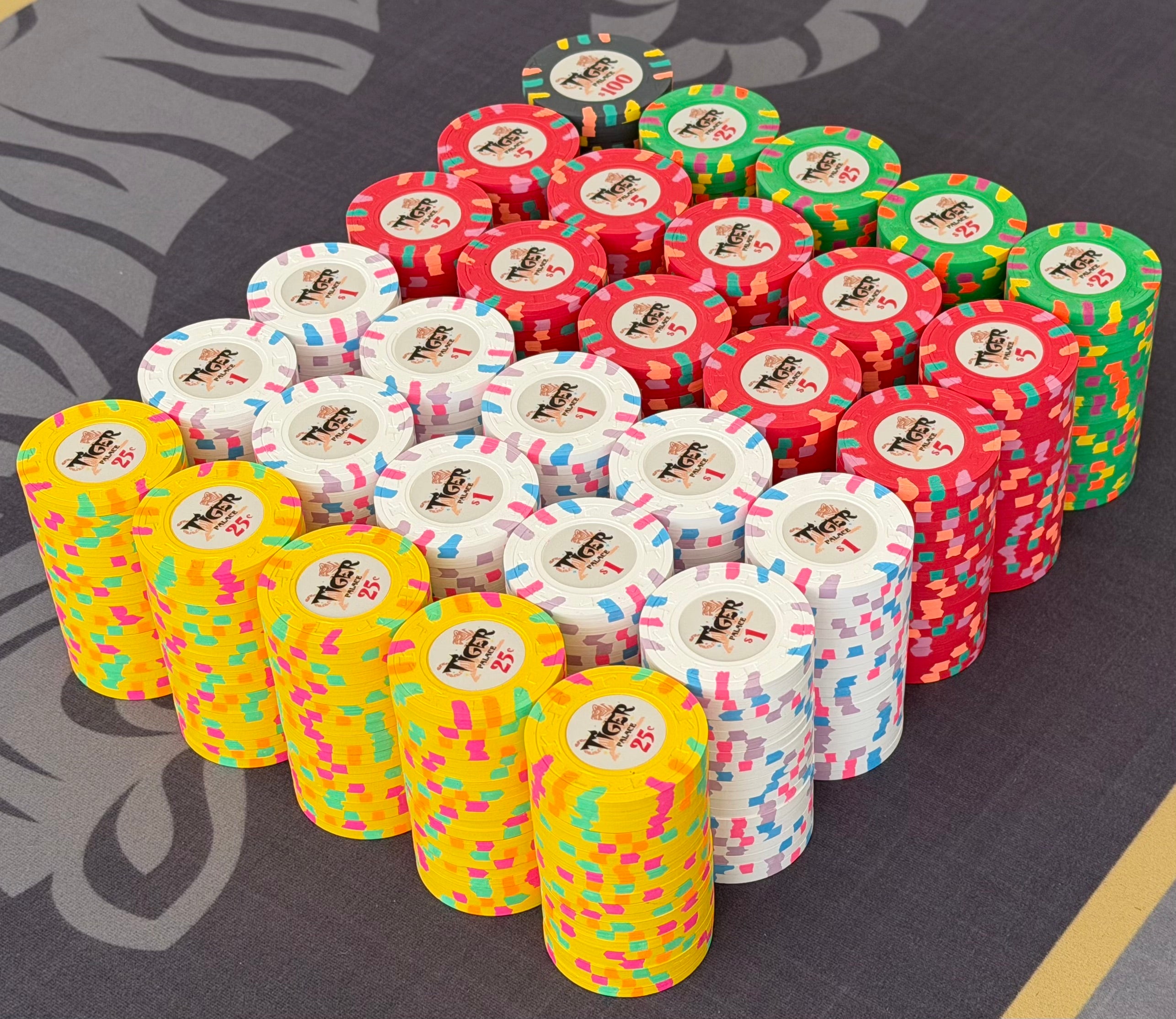 Tiger Palace (Paulson) Cash Set: Custom 'Bear Claws' - $0.25/$0.50 'Vegas' Set - 600 chips