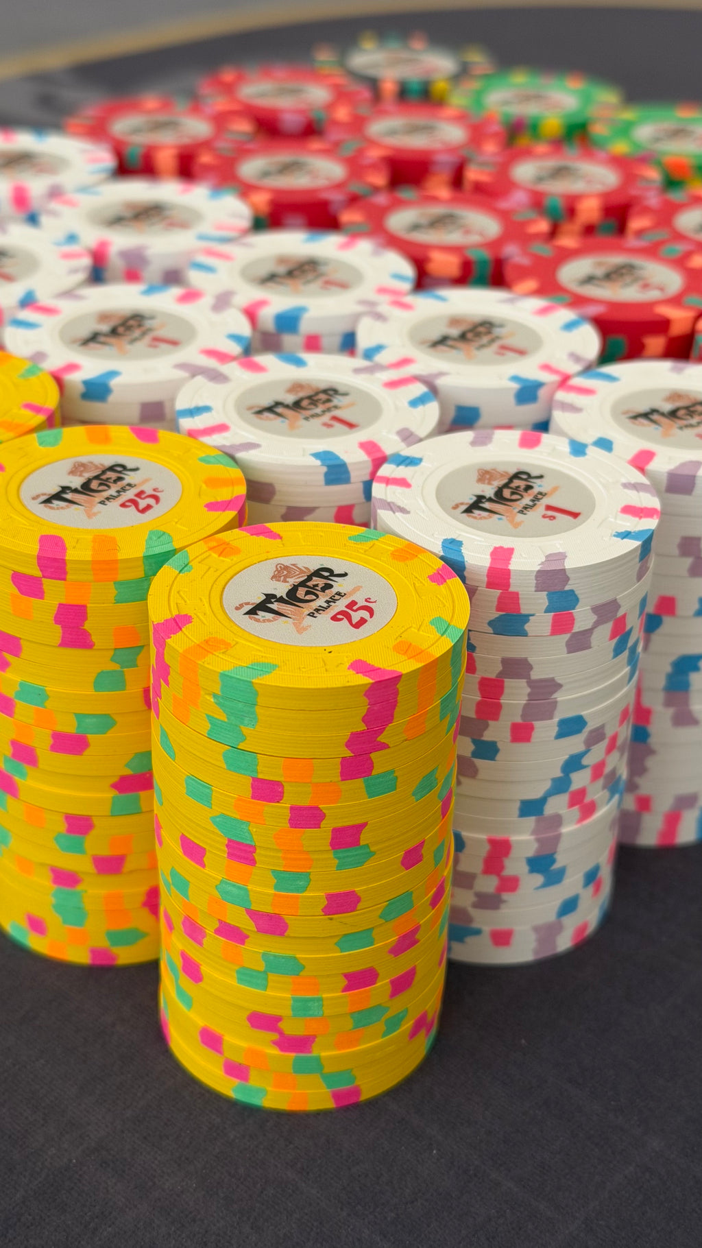 Tiger Palace (Paulson) Cash Set: Custom 'Bear Claws' - $0.25/$0.50 'Vegas' Set - 600 chips