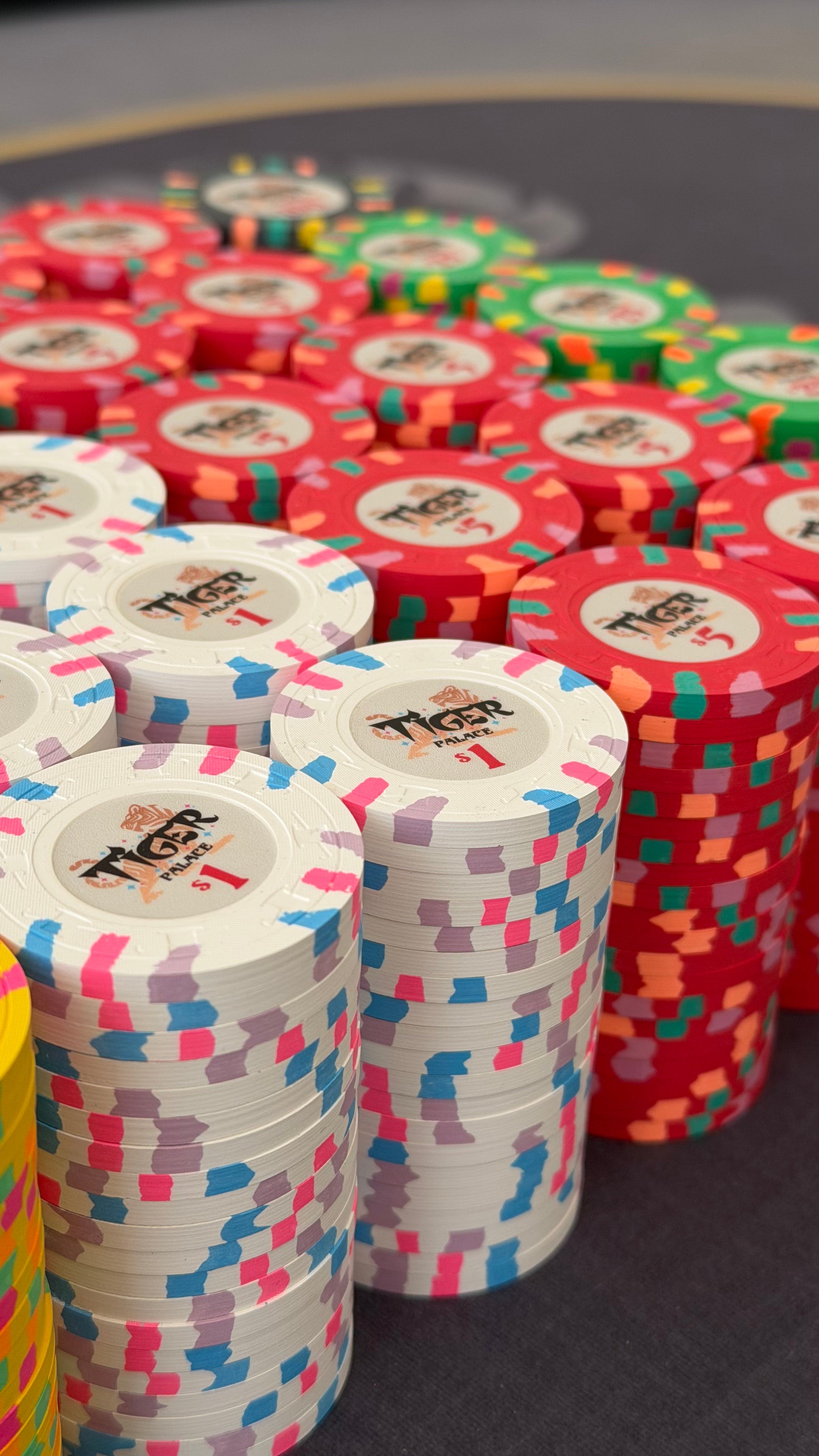 Tiger Palace (Paulson) Cash Set: Custom 'Bear Claws' - $0.25/$0.50 'Vegas' Set - 600 chips