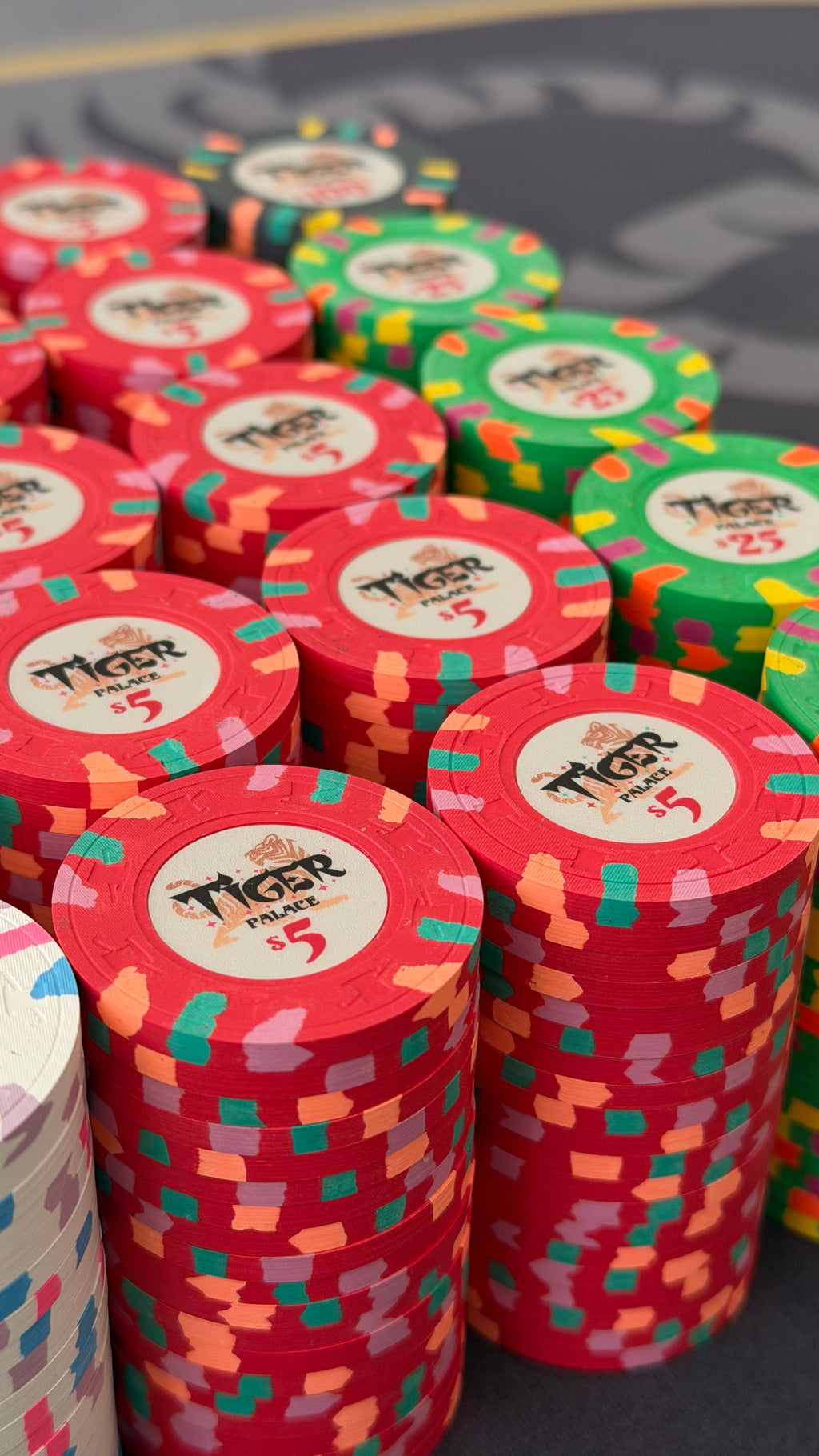 Tiger Palace (Paulson) Cash Set: Custom 'Bear Claws' - $0.25/$0.50 'Vegas' Set - 600 chips