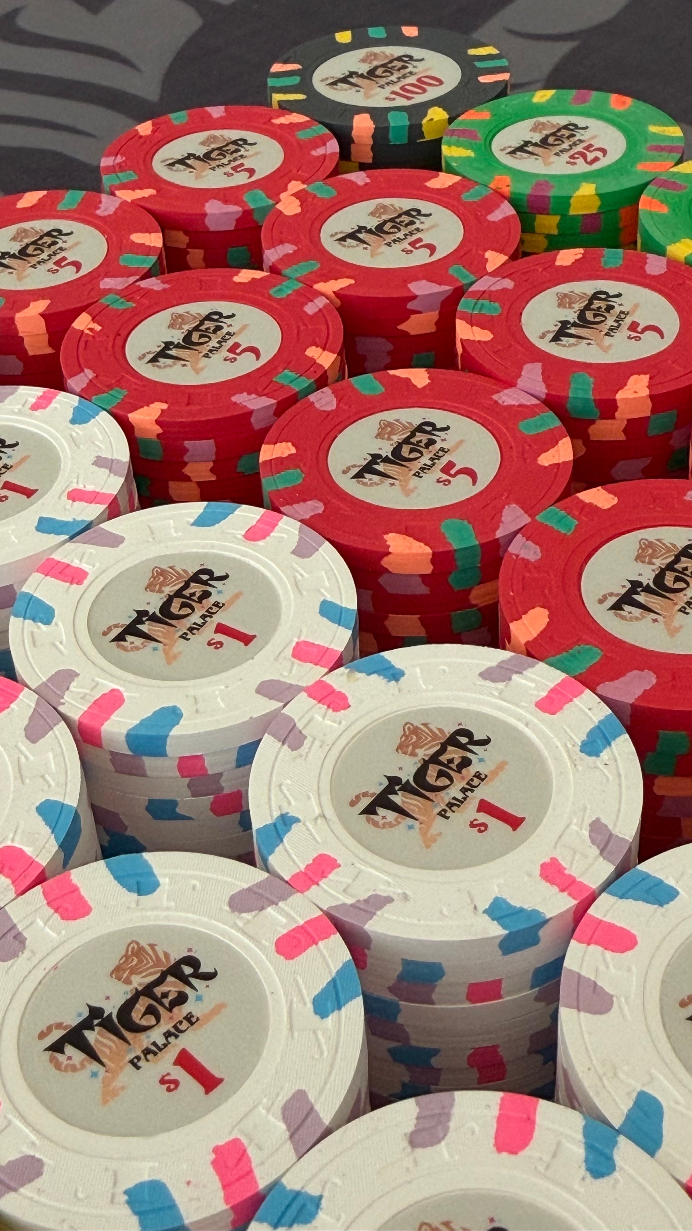 Tiger Palace (Paulson) Cash Set: Custom 'Bear Claws' - $0.25/$0.50 'Vegas' Set - 600 chips