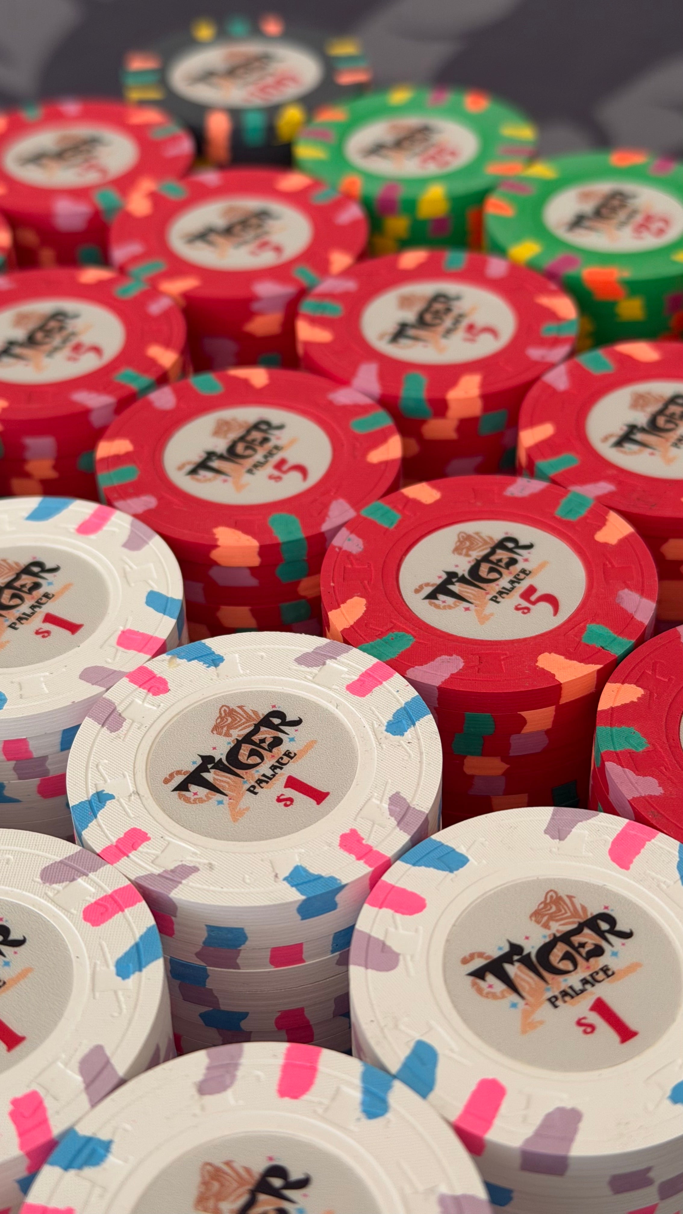 Tiger Palace (Paulson) Cash Set: Custom 'Bear Claws' - $0.25/$0.50 'Vegas' Set - 600 chips
