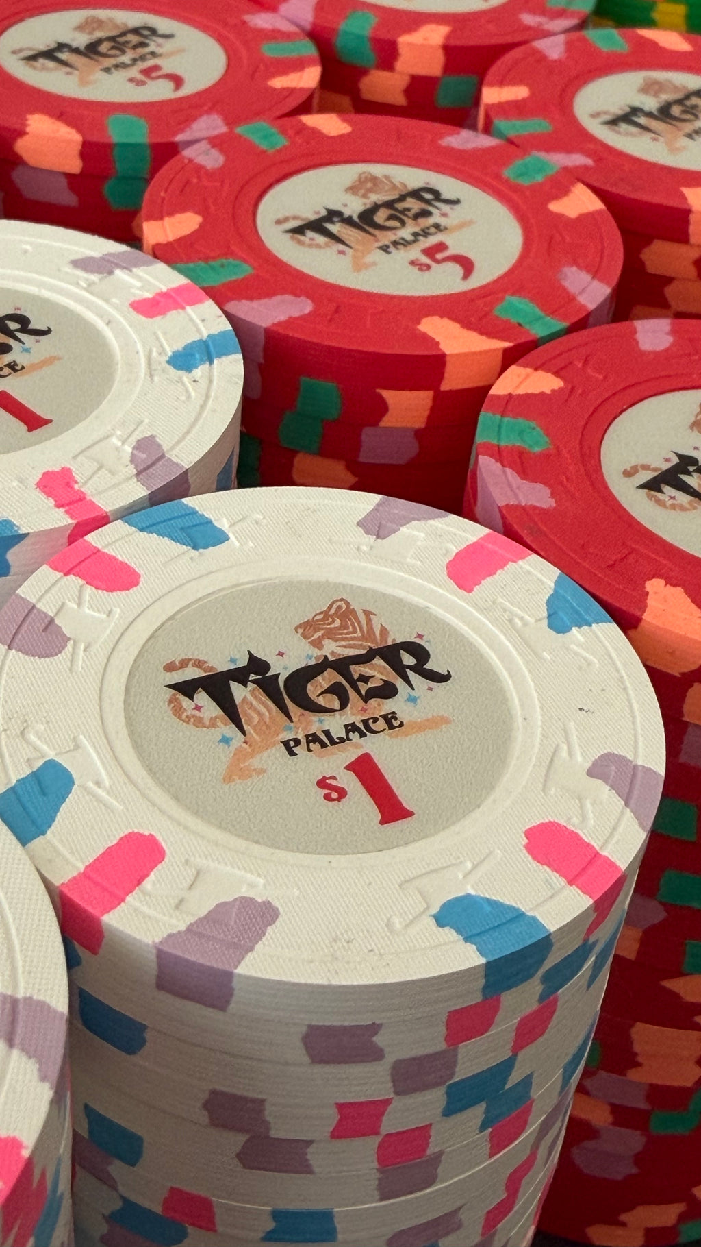 Tiger Palace (Paulson) Cash Set: Custom 'Bear Claws' - $0.25/$0.50 'Vegas' Set - 600 chips