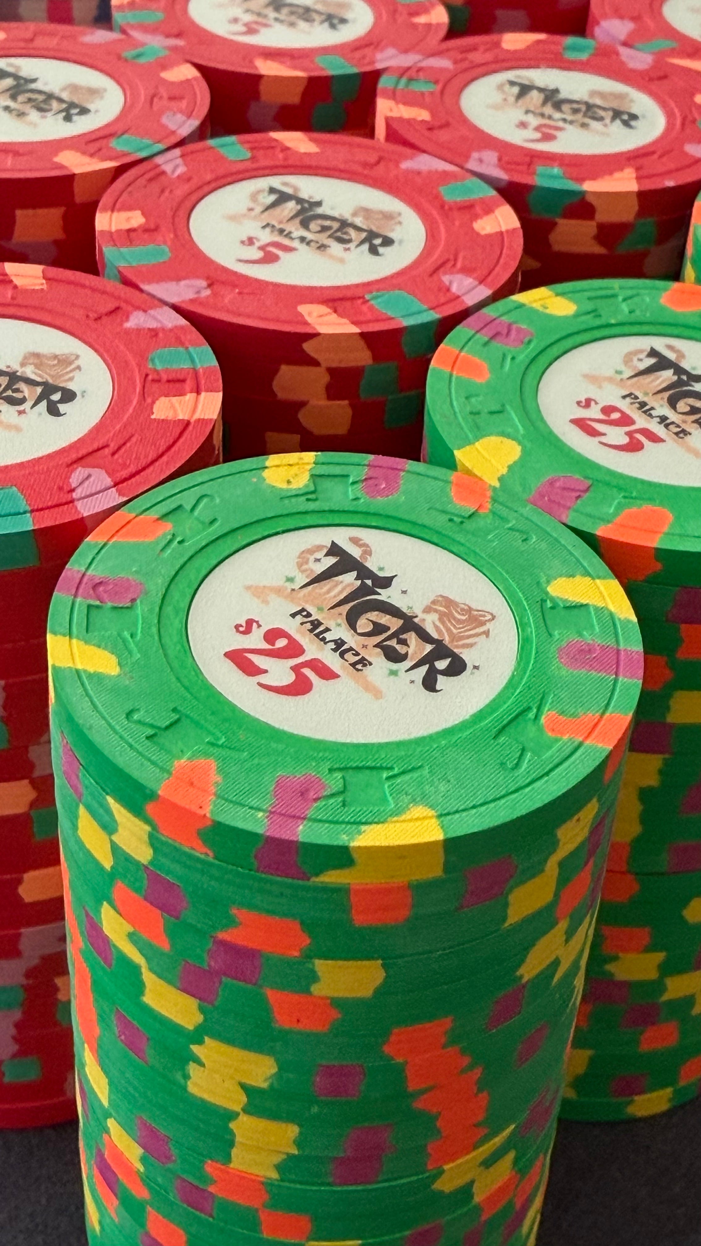 Tiger Palace (Paulson) Cash Set: Custom 'Bear Claws' - $0.25/$0.50 'Vegas' Set - 600 chips