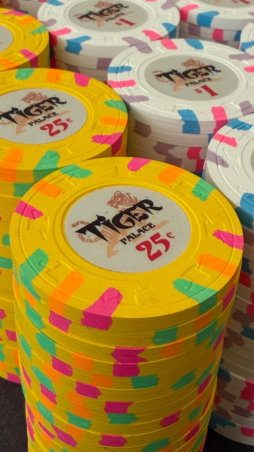 Tiger Palace (Paulson) Cash Set: Custom 'Bear Claws' - $0.25/$0.50 'Vegas' Set - 600 chips