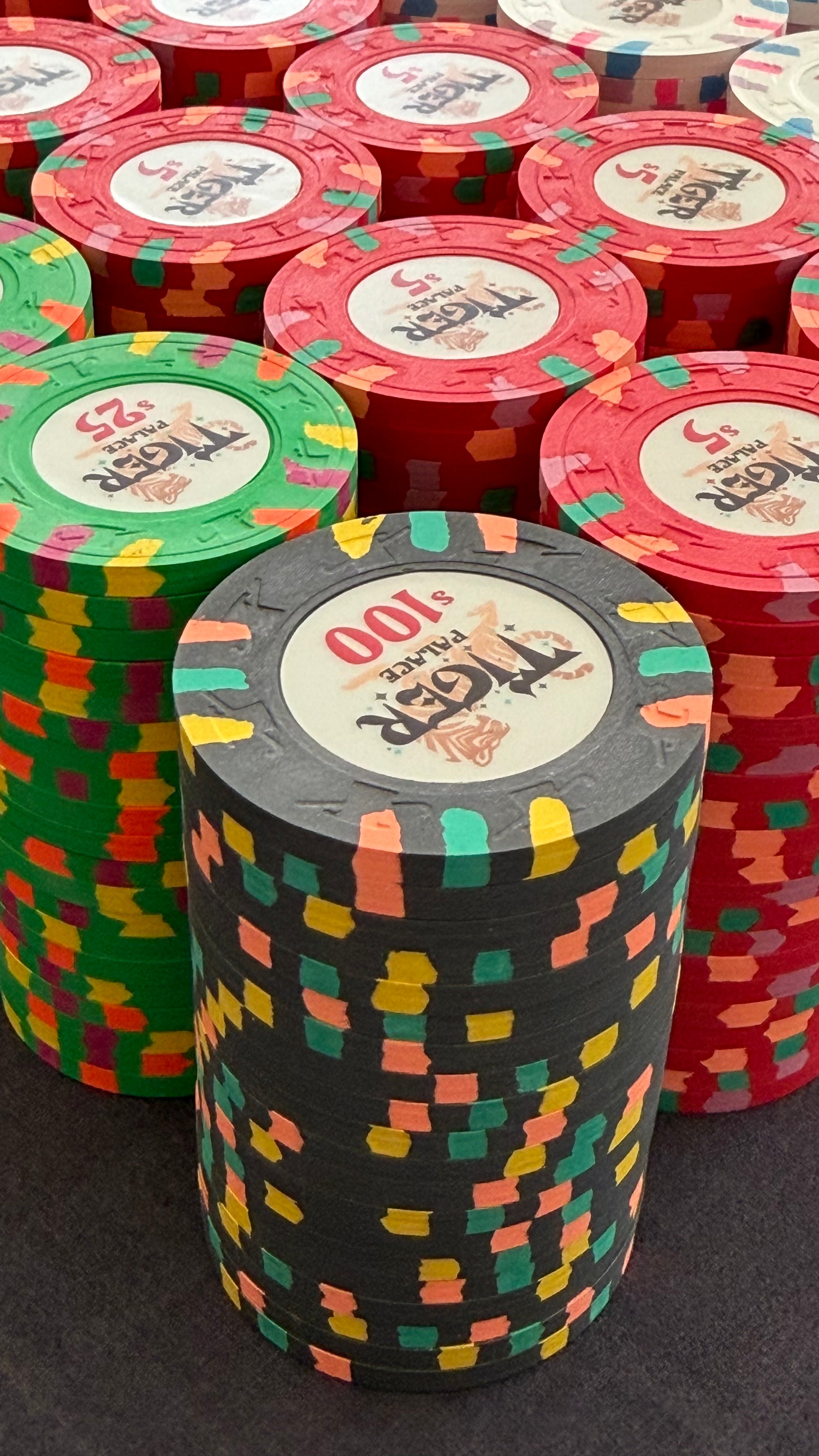 Tiger Palace (Paulson) Cash Set: Custom 'Bear Claws' - $0.25/$0.50 'Vegas' Set - 600 chips