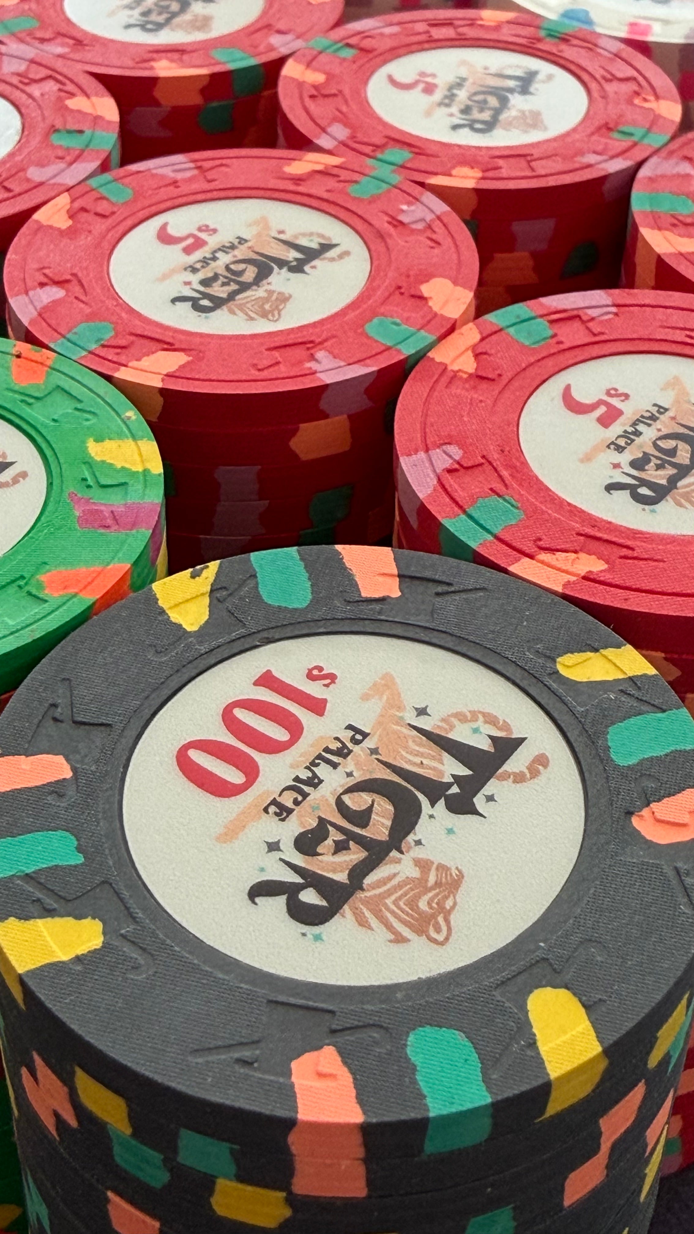 Tiger Palace (Paulson) Cash Set: Custom 'Bear Claws' - $0.25/$0.50 'Vegas' Set - 600 chips