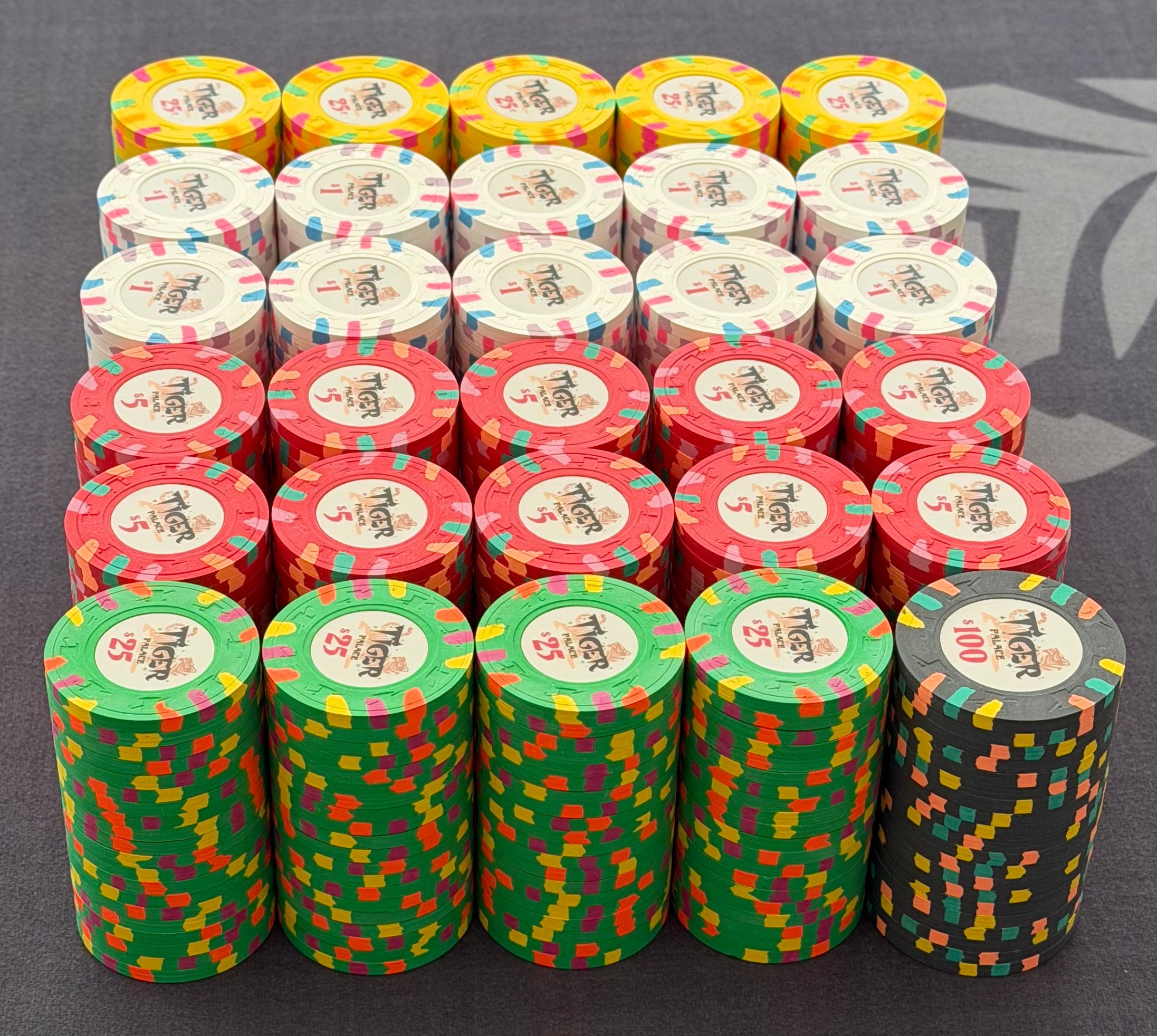 Tiger Palace (Paulson) Cash Set: Custom 'Bear Claws' - $0.25/$0.50 'Vegas' Set - 600 chips