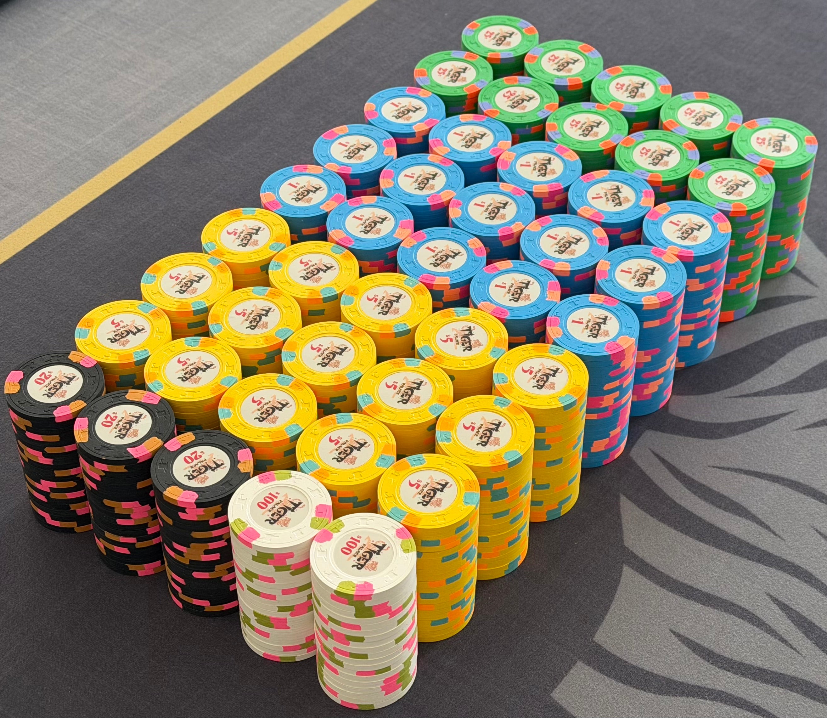 Tiger Palace (Paulson) relabeled $0.25/$0.50 Cash Set (cali colors, green fracs)- 900 Chips