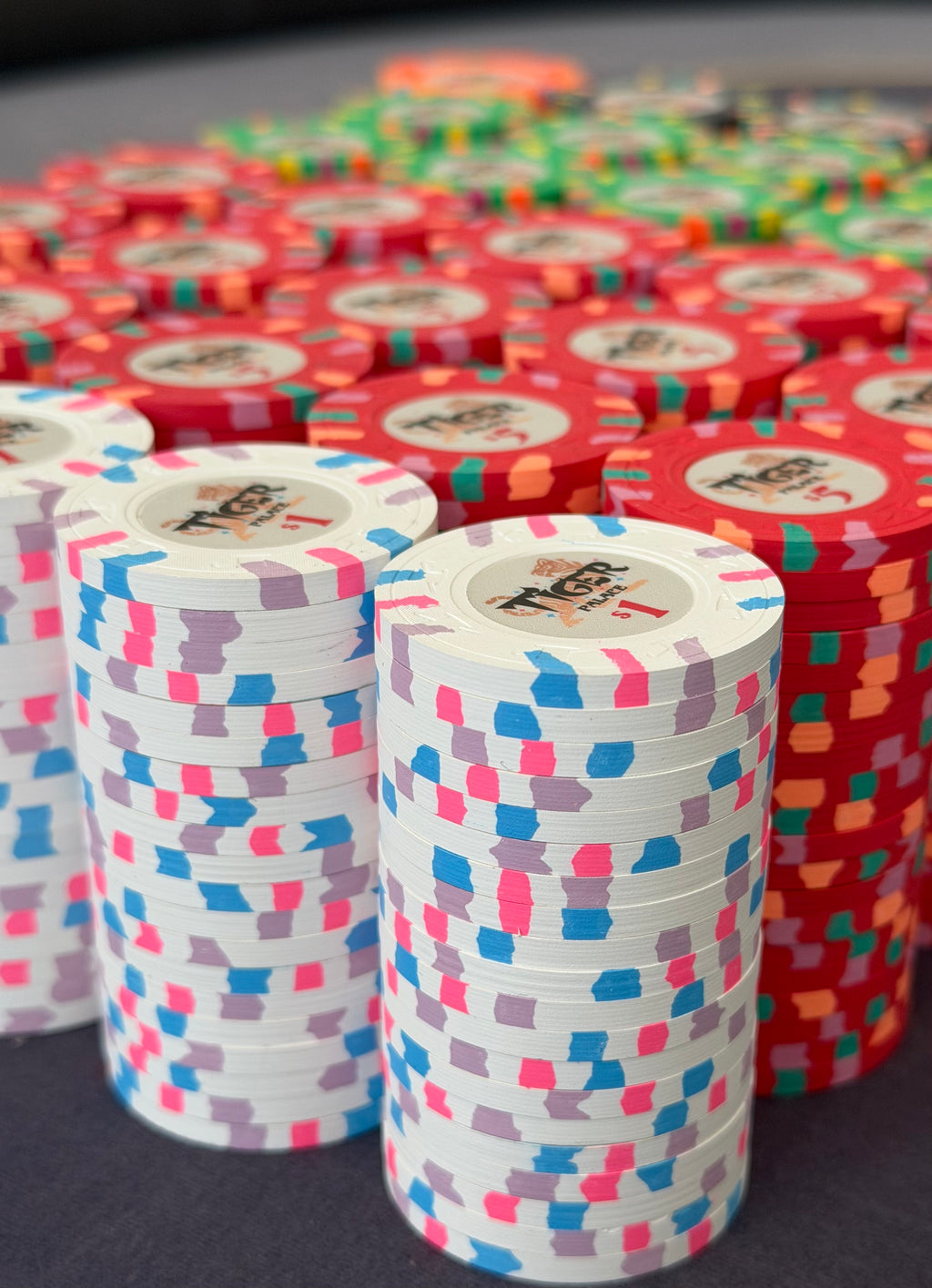 Tiger Palace (Paulson) Cash Set: Custom 'Bear Claws' - $2/$5 'Vegas' Set - 700 chips