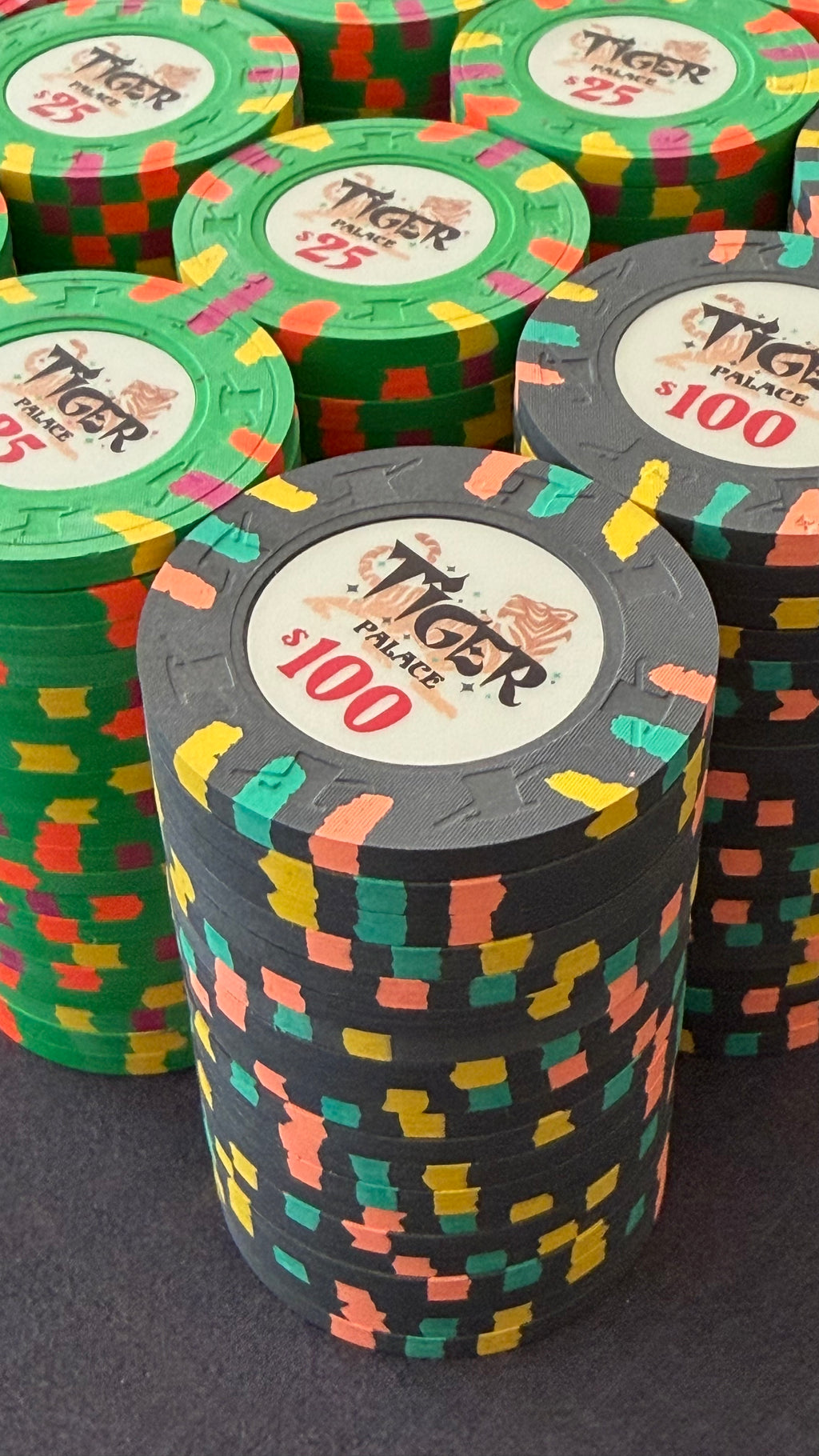 Tiger Palace (Paulson) Cash Set: Custom 'Bear Claws' - $2/$5 'Vegas' Set - 700 chips