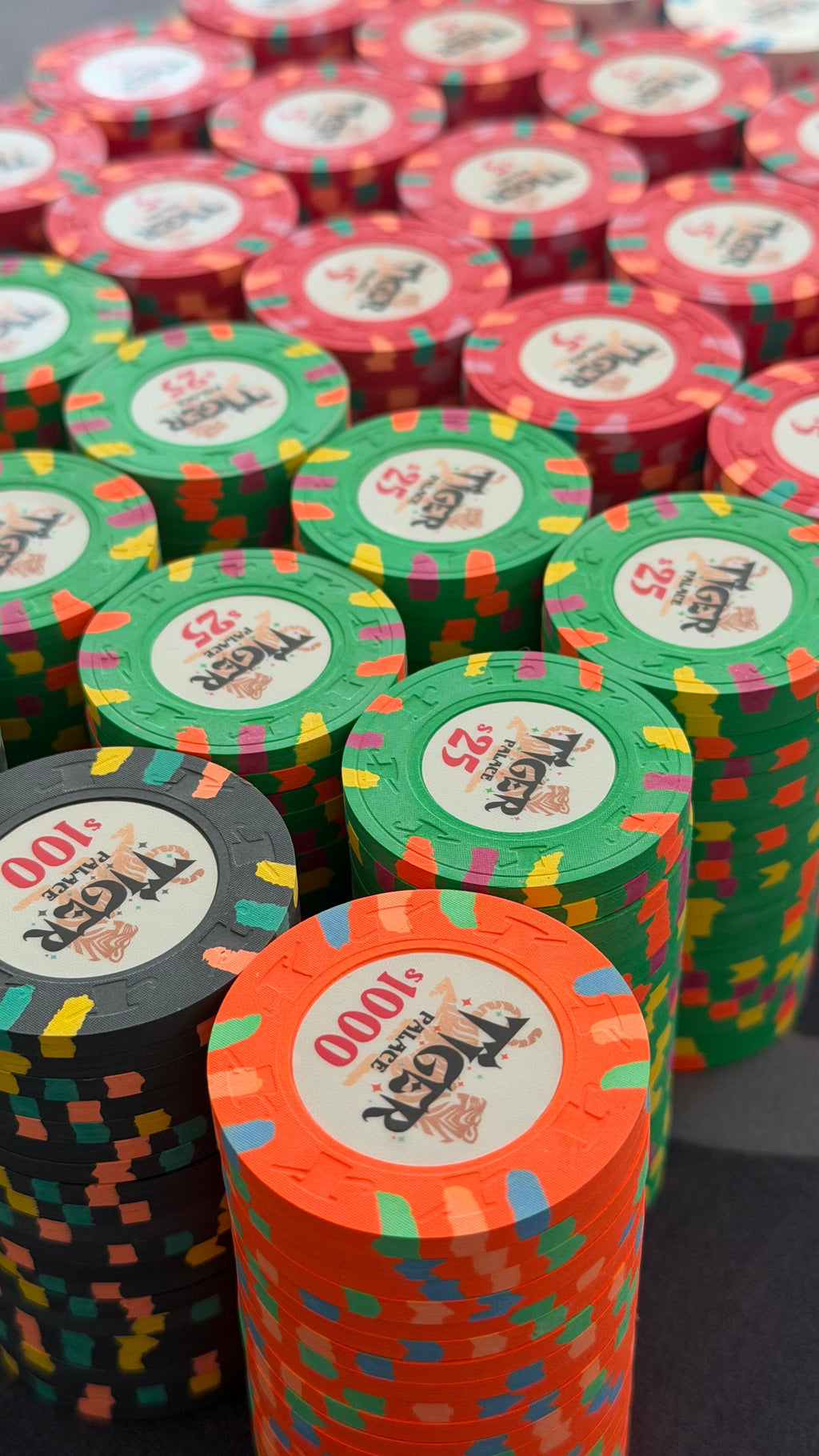 Tiger Palace (Paulson) Cash Set: Custom 'Bear Claws' - $2/$5 'Vegas' Set - 700 chips