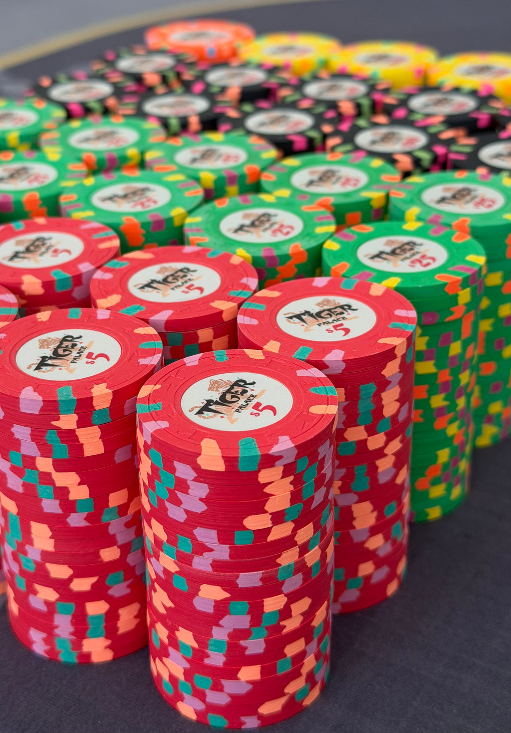 Tiger Palace (Paulson) Cash Set: Custom 'Bear Claws' - $5/$10 'Vegas' Set - 700 chips